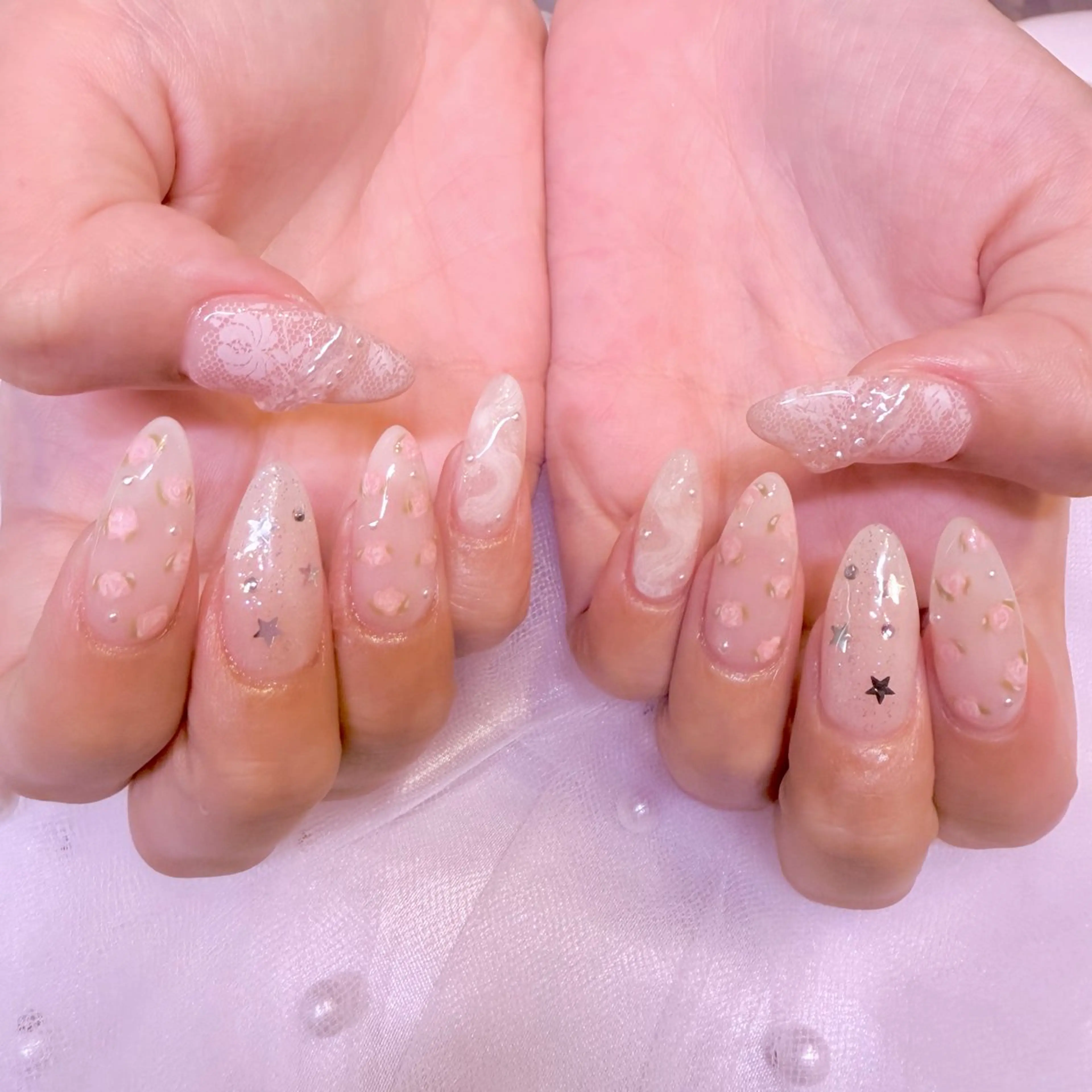 ネイル ガーリー レース ハンドネイル nail salon e'mu💐のネイルデザイン