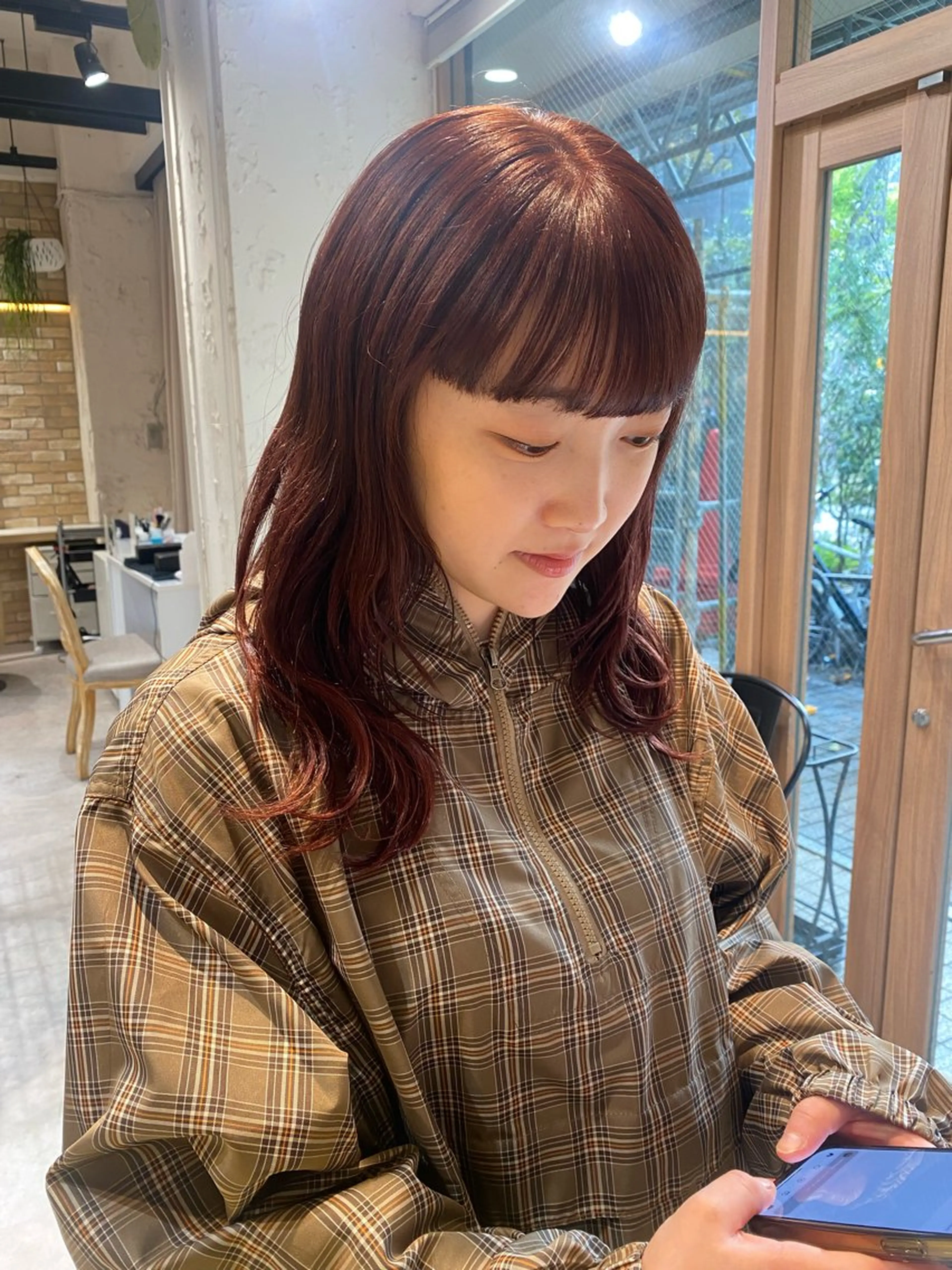 ミディアム カラー ヘアカラー レイヤー/手書きネイ ルCOCORO 🎀のネイルデザイン