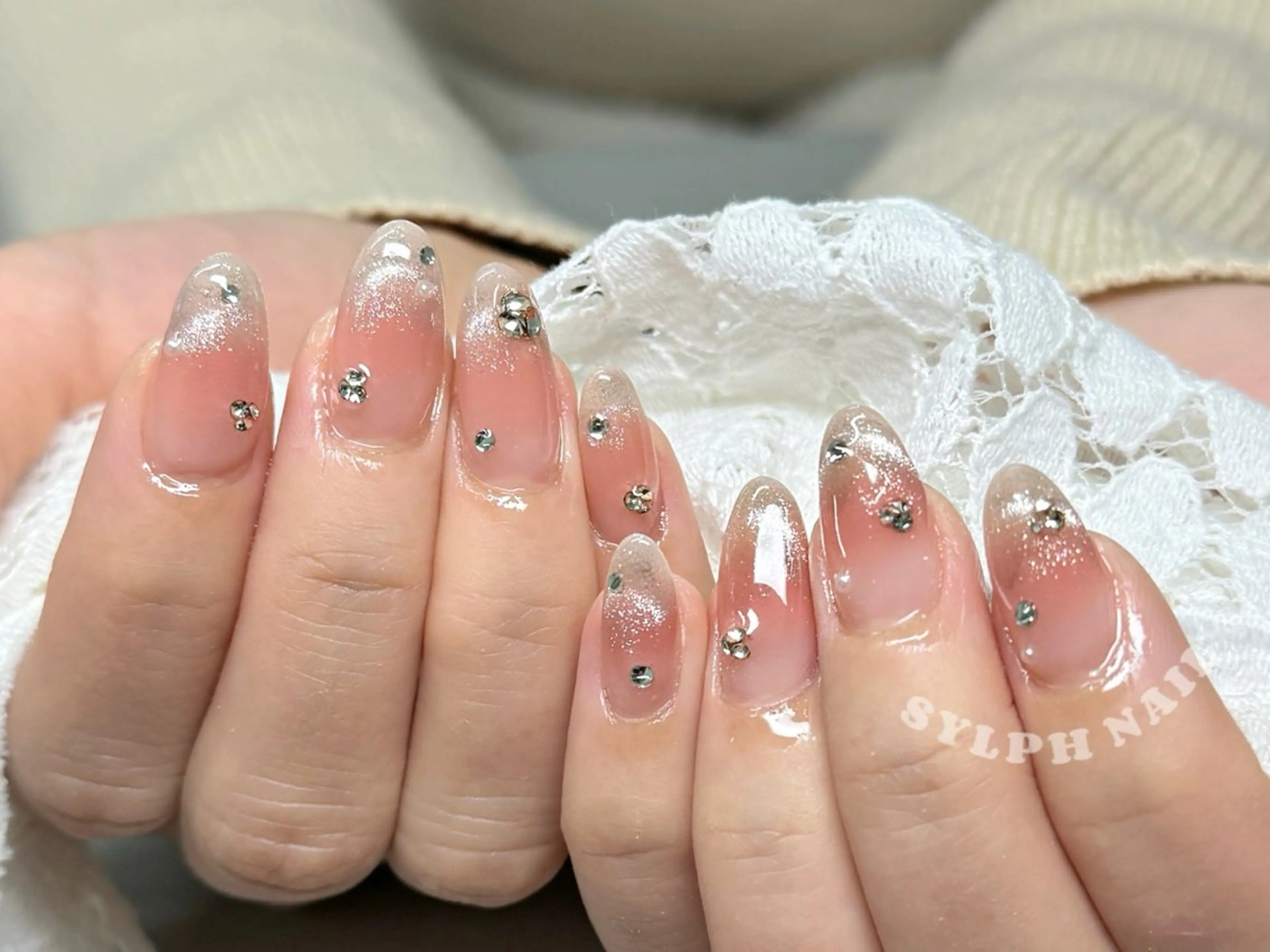 ネイル オーロラネイル 長さ出し フレンチネイル ジェルネイル ガラスフレンチ ハンドネイル Rela・S NAILのネイルデザイン