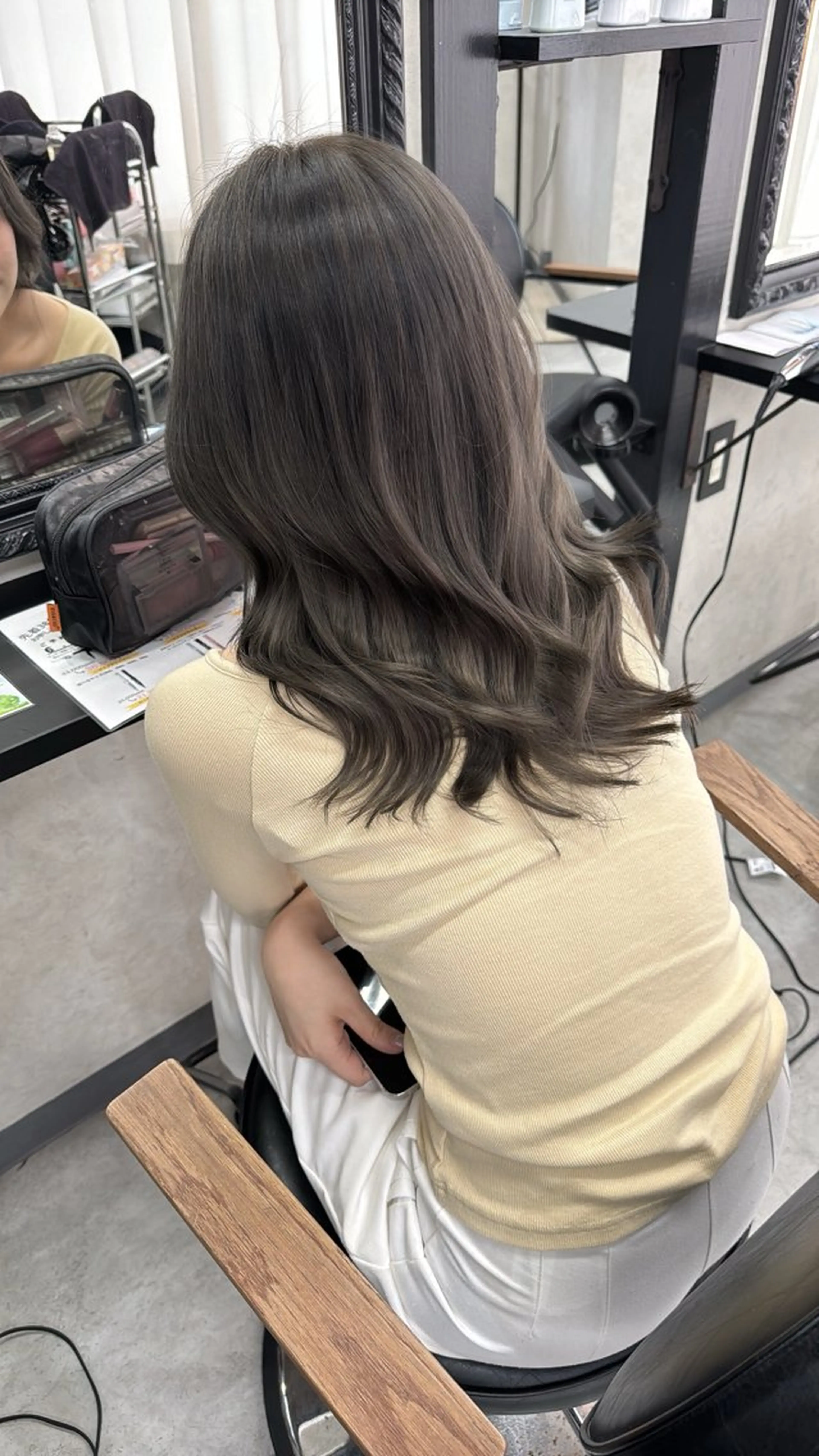 ミディアム カラー ベージュカラー ブリーチ 透明感カラー グレージュ ブリーチなしカラー ヘアカラー mana／ブリーチ なし／ベージュ／暖色のヘアスタイル