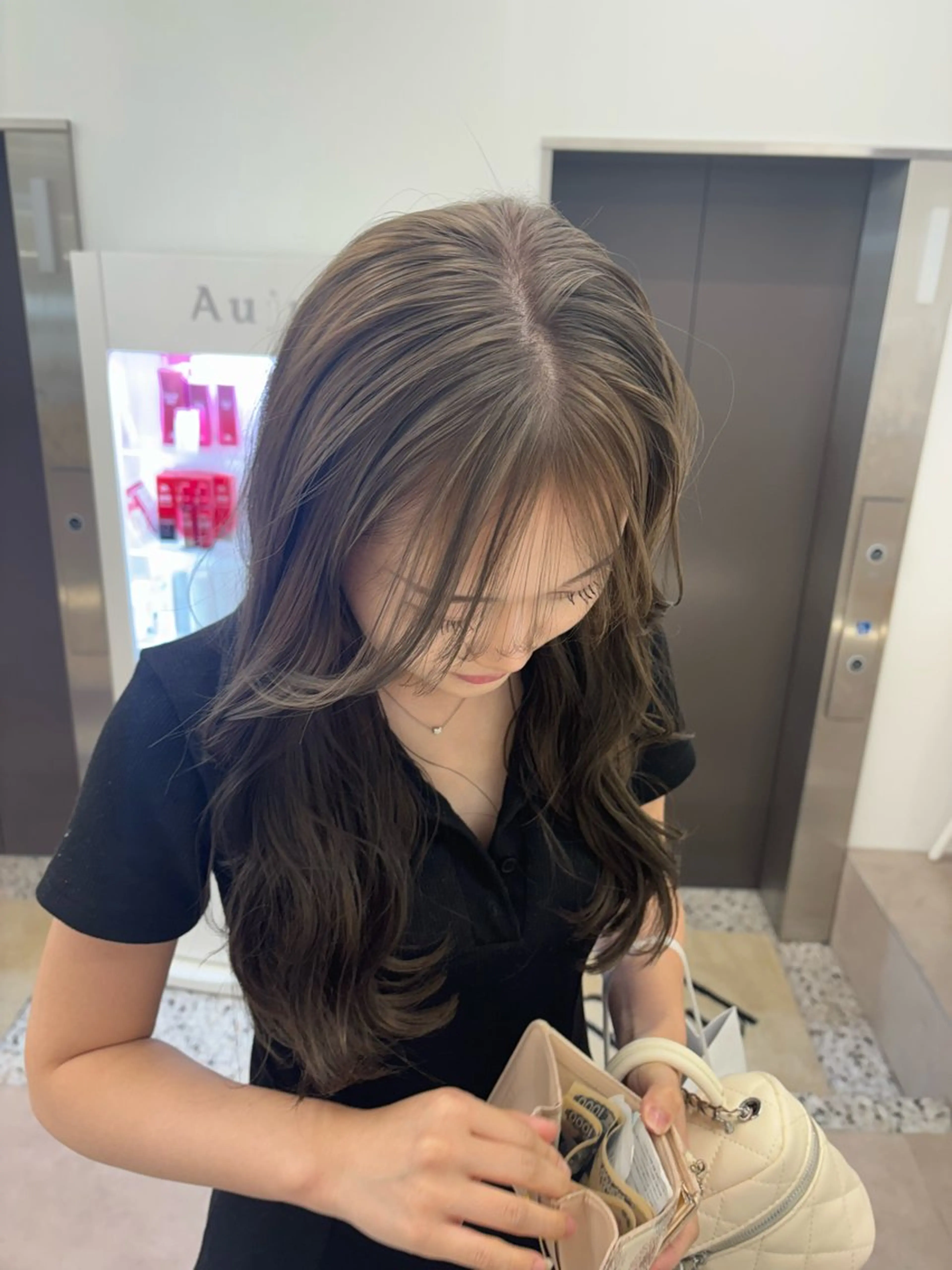 ロング ヘアカラー リン🔔ボブ cut ベージュカラー🤎のヘアスタイル