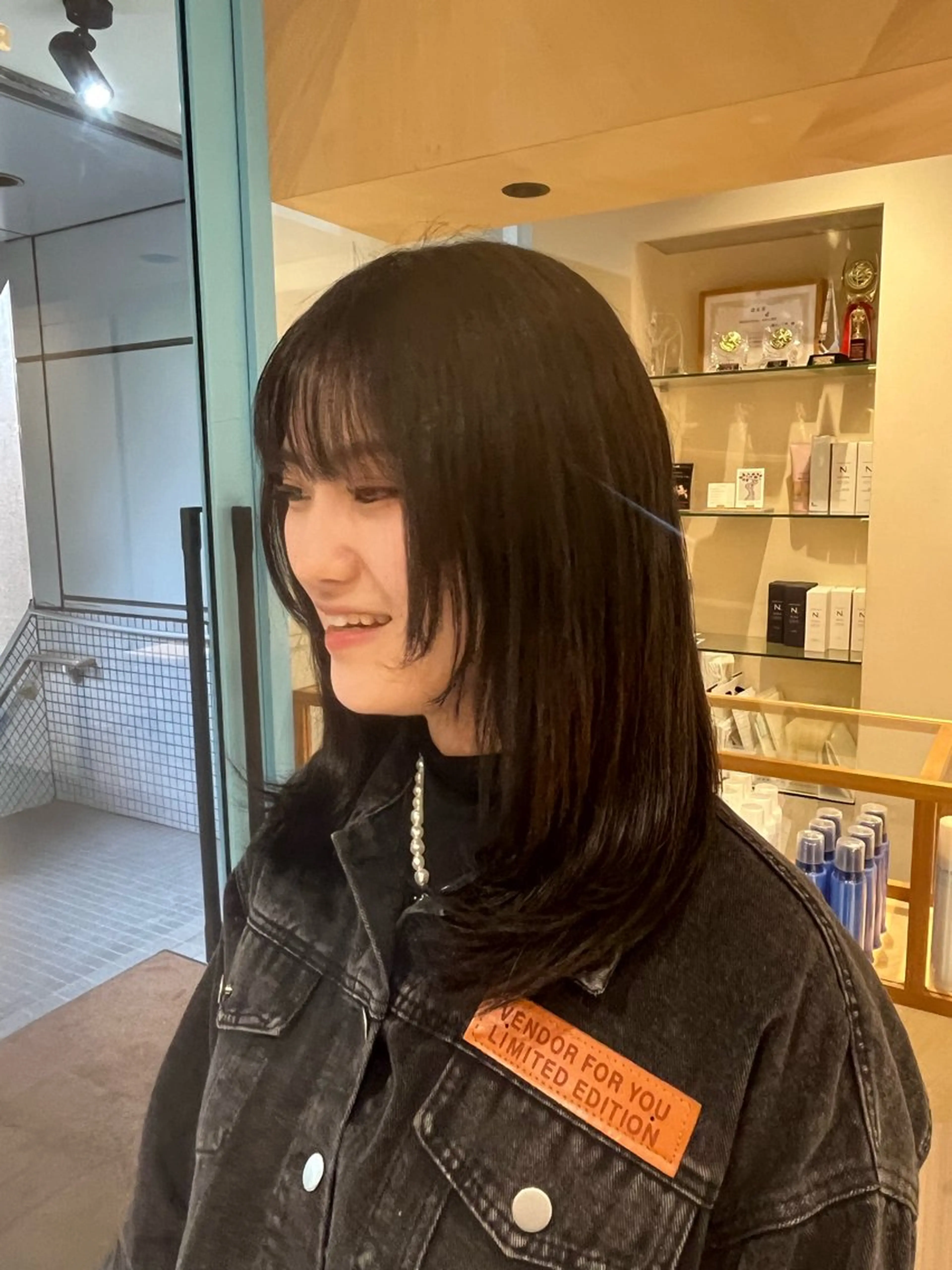 ミディアム ショートボブ ミディアムパーマ ボブ 顔まわりレイヤー 顔周りカット CYAN.所属・山口 陸のヘアスタイル