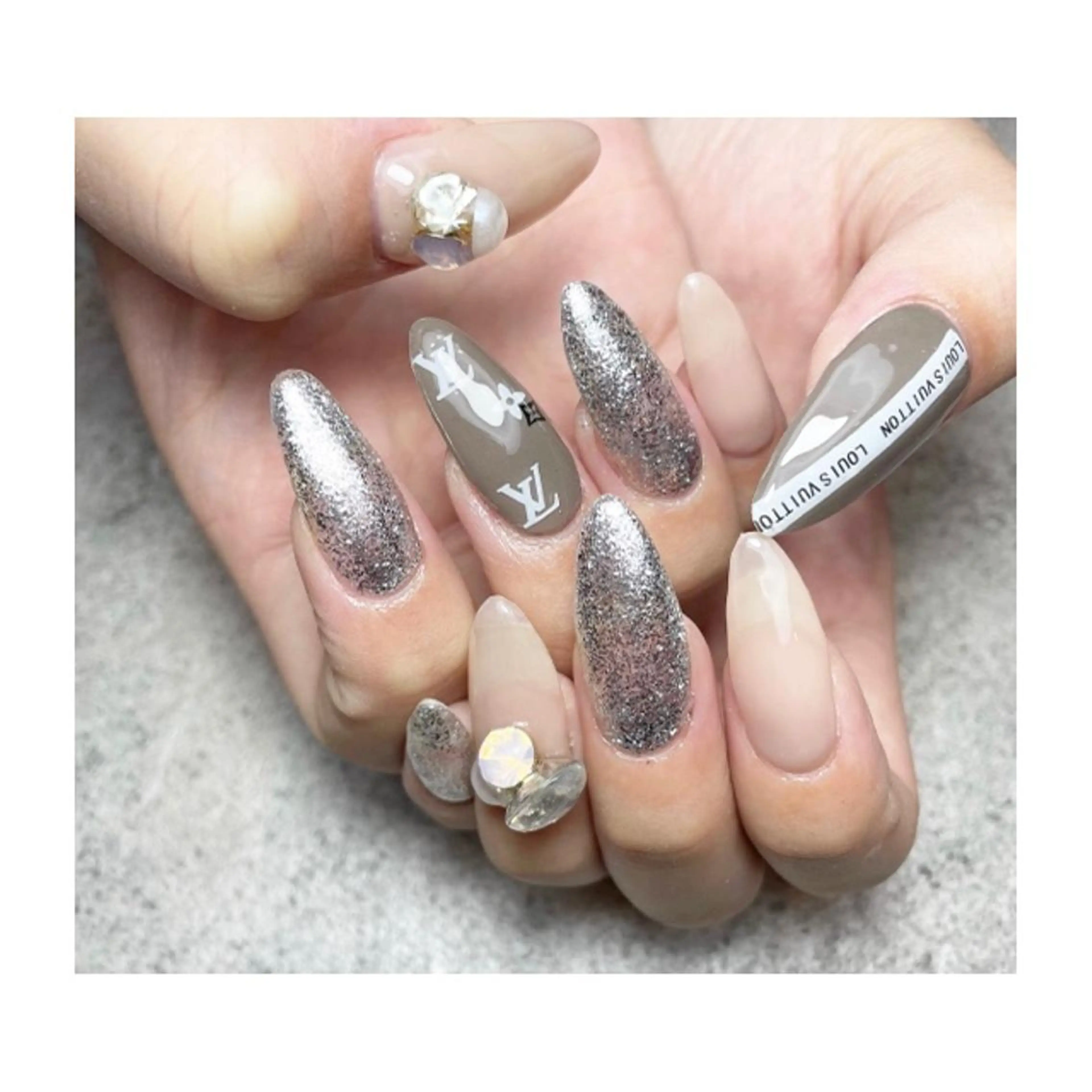 ネイル 駒月 明日香の眉毛・アイブロウイメージ