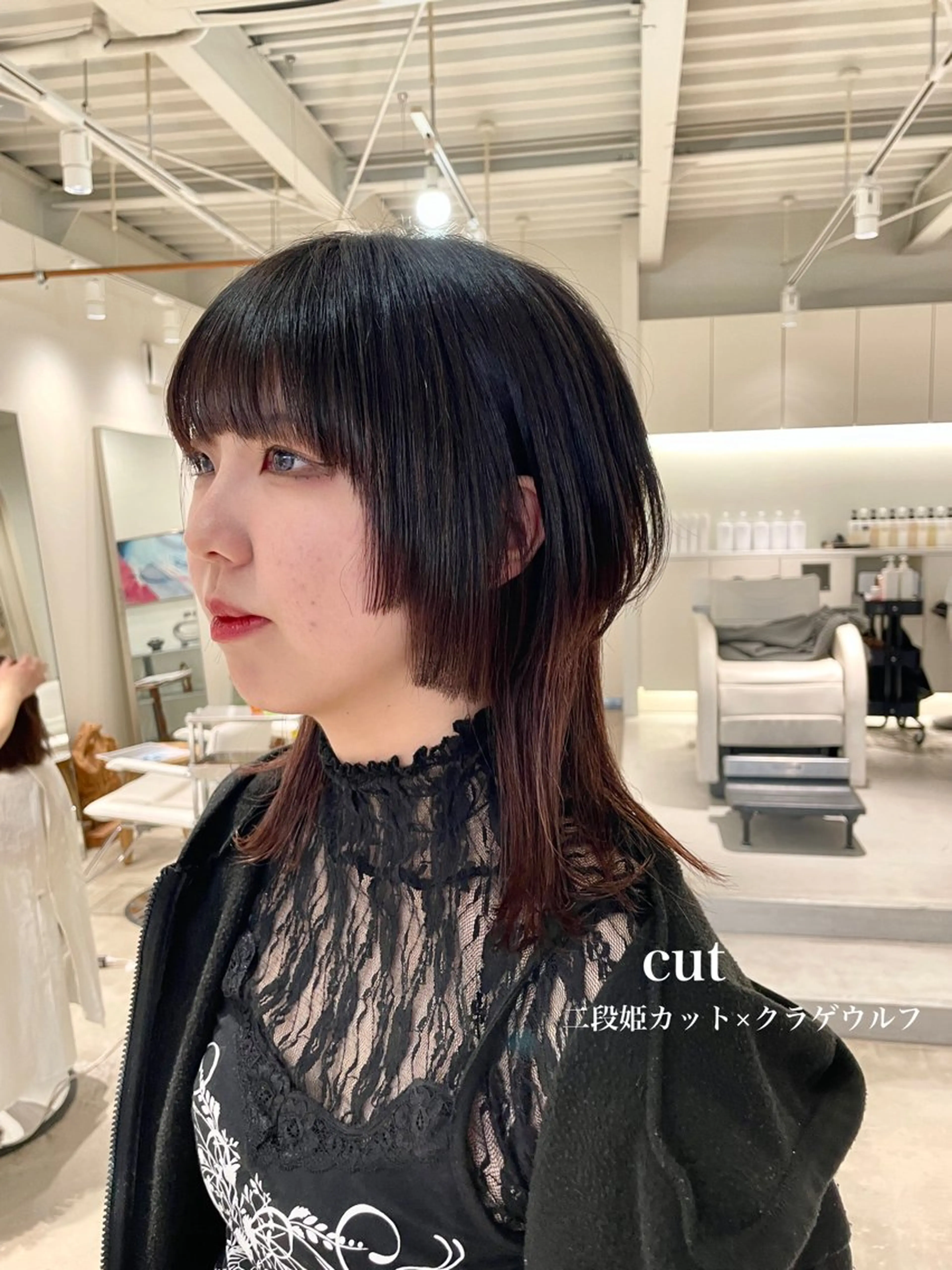 セミロング 姫カット ウルフカット 峯崎 葵のヘアスタイル