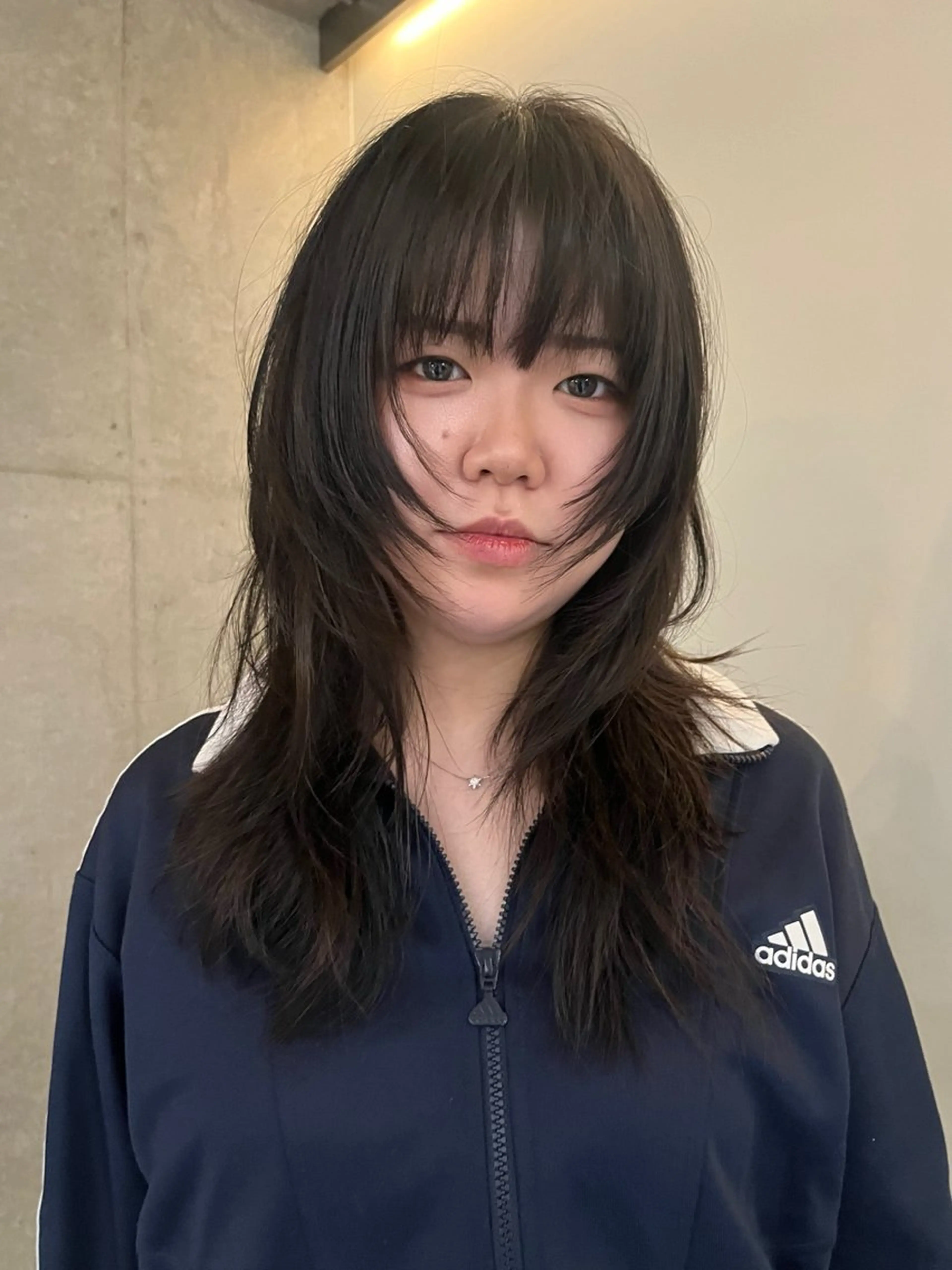 セミロング 顔まわりレイヤー レイヤーカット ウルフカット ウルフレイヤー カット トリートメント レイヤーカット\ウル フ　chinatsuのヘアスタイル