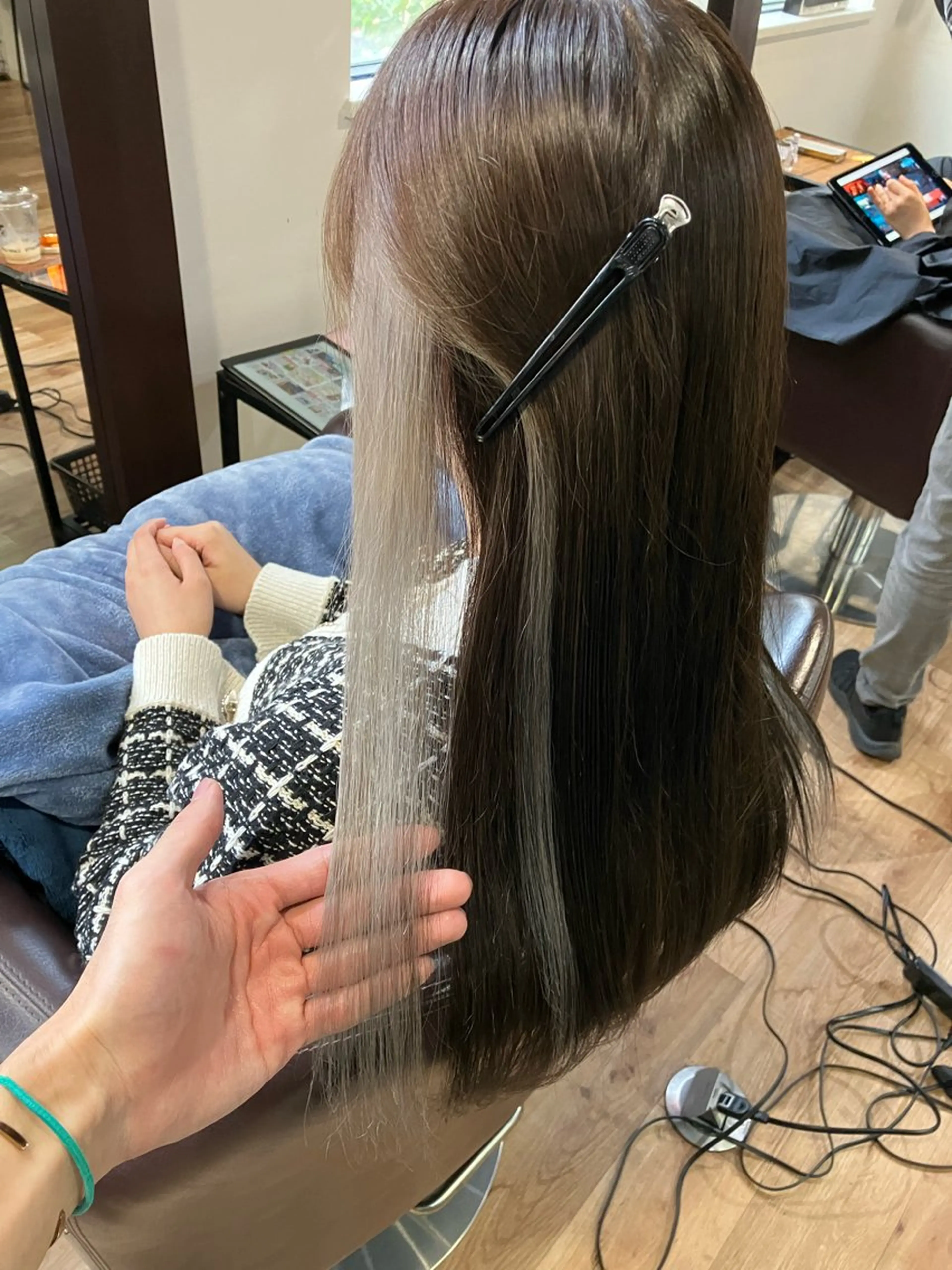 ロング カラー イヤリングカラー インナーカラー カット ヘアカラー トリートメント 🍀髪質改善、カラー TAICHI🍀のヘアスタイル