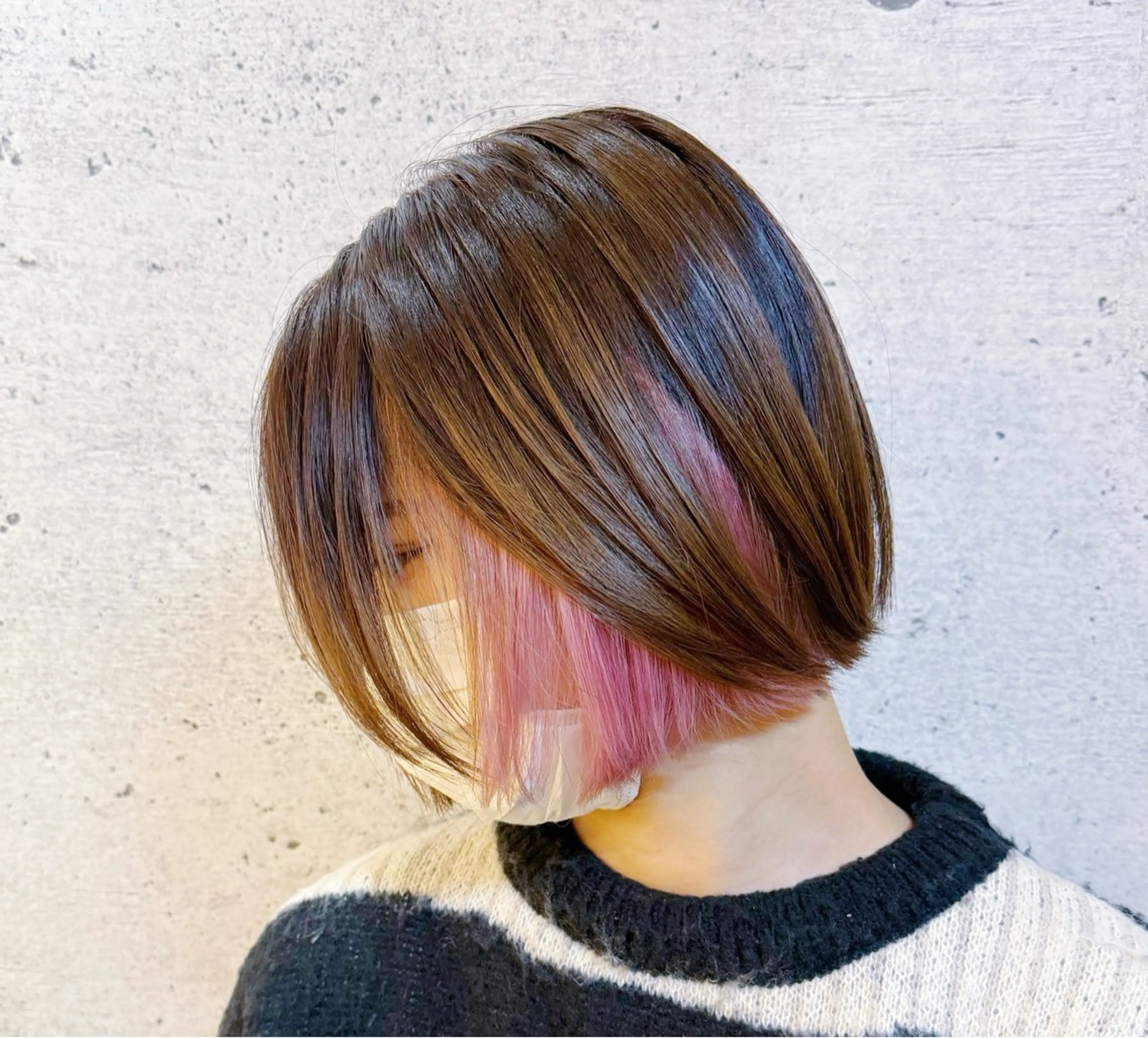 【ミニモ学割 】インナーカラーorイヤリングカラー【低ダメージケアブリーチ使用 】 +全体カラー+カット+トリートメントの写真