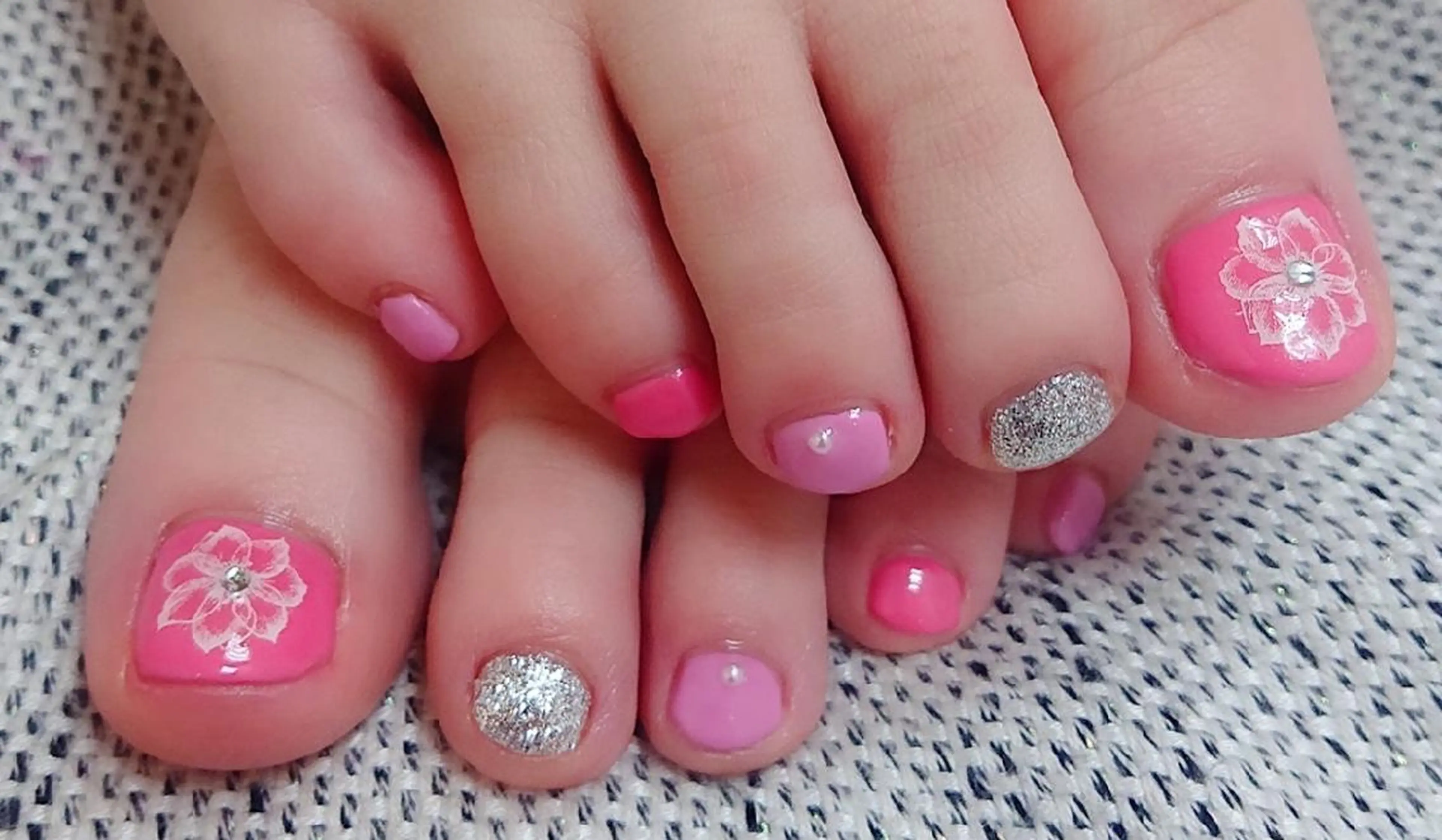 ネイル 🍒当日もOK🍒 𝑳𝑼𝑵𝑨花井のネイルデザイン