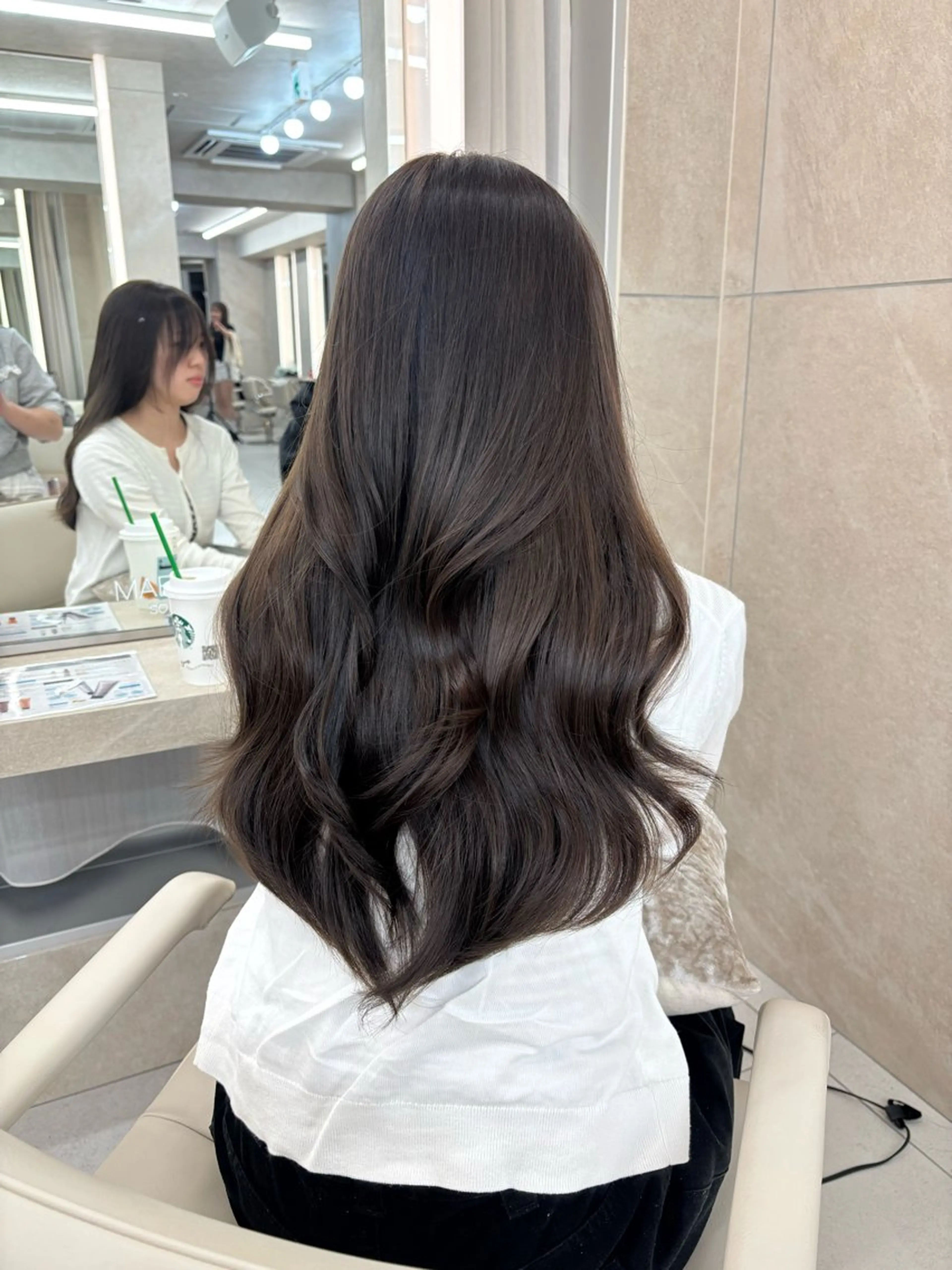 ロング カラー 透明感カラー / 艶カラー/ あいりのヘアスタイル