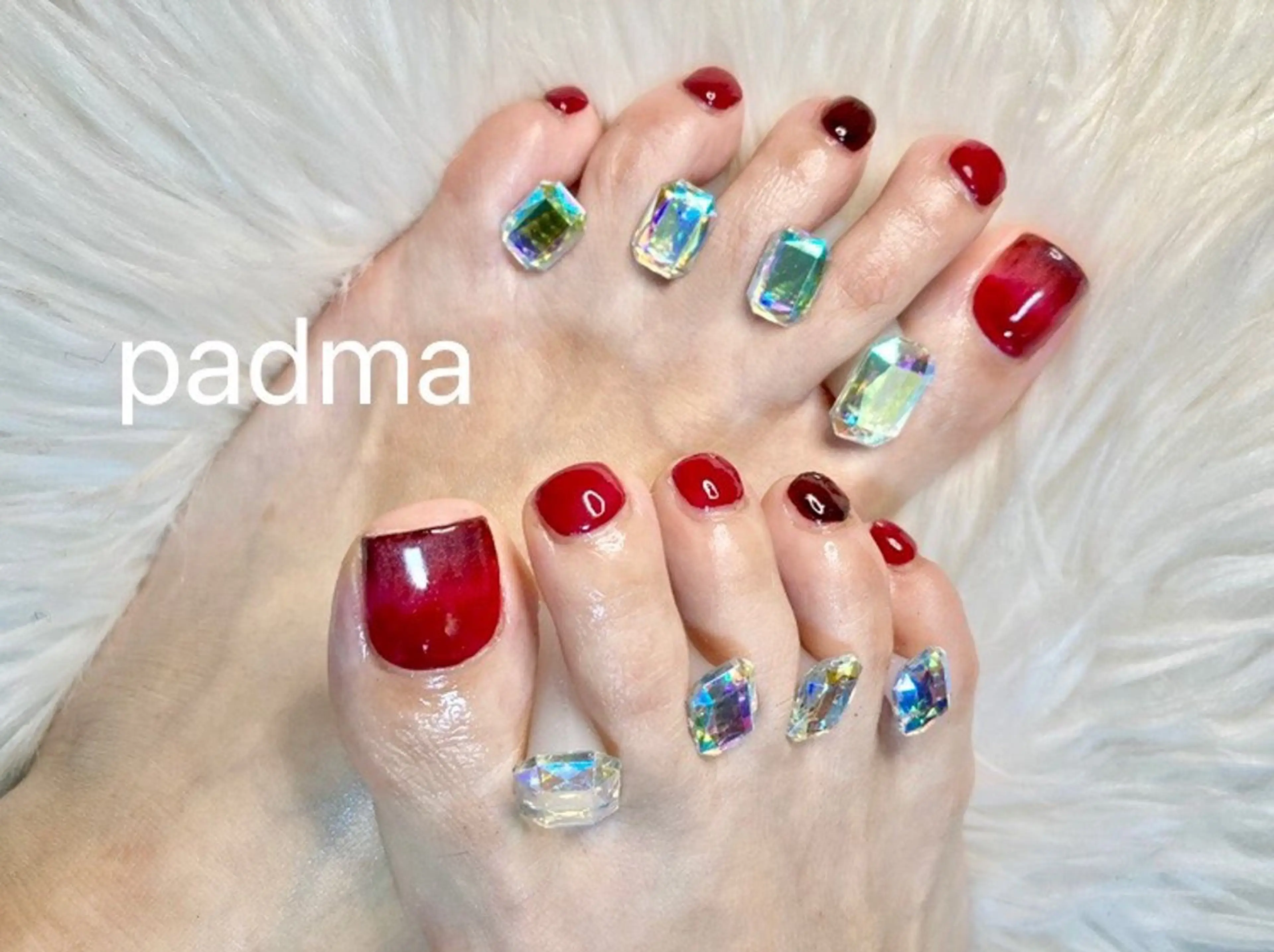 ネイル 赤色 solon padma所属・PADMA ビューティーサロンのネイルデザイン