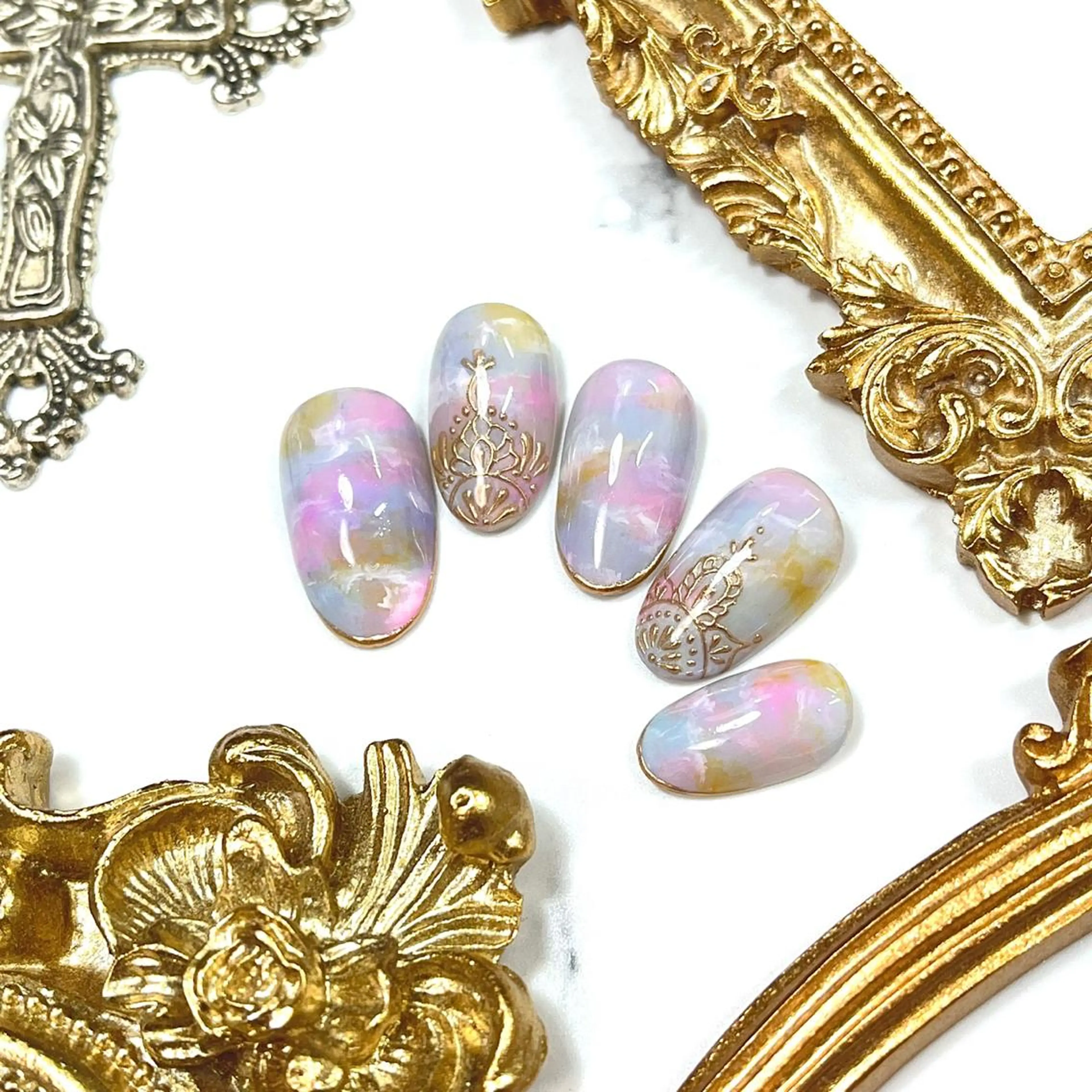 ネイル アートネイル ジェルネイル ゴールド 氷ネイル・うるうるネイル 韓国ネイル ハンドネイル NAIL NOWのネイルデザイン