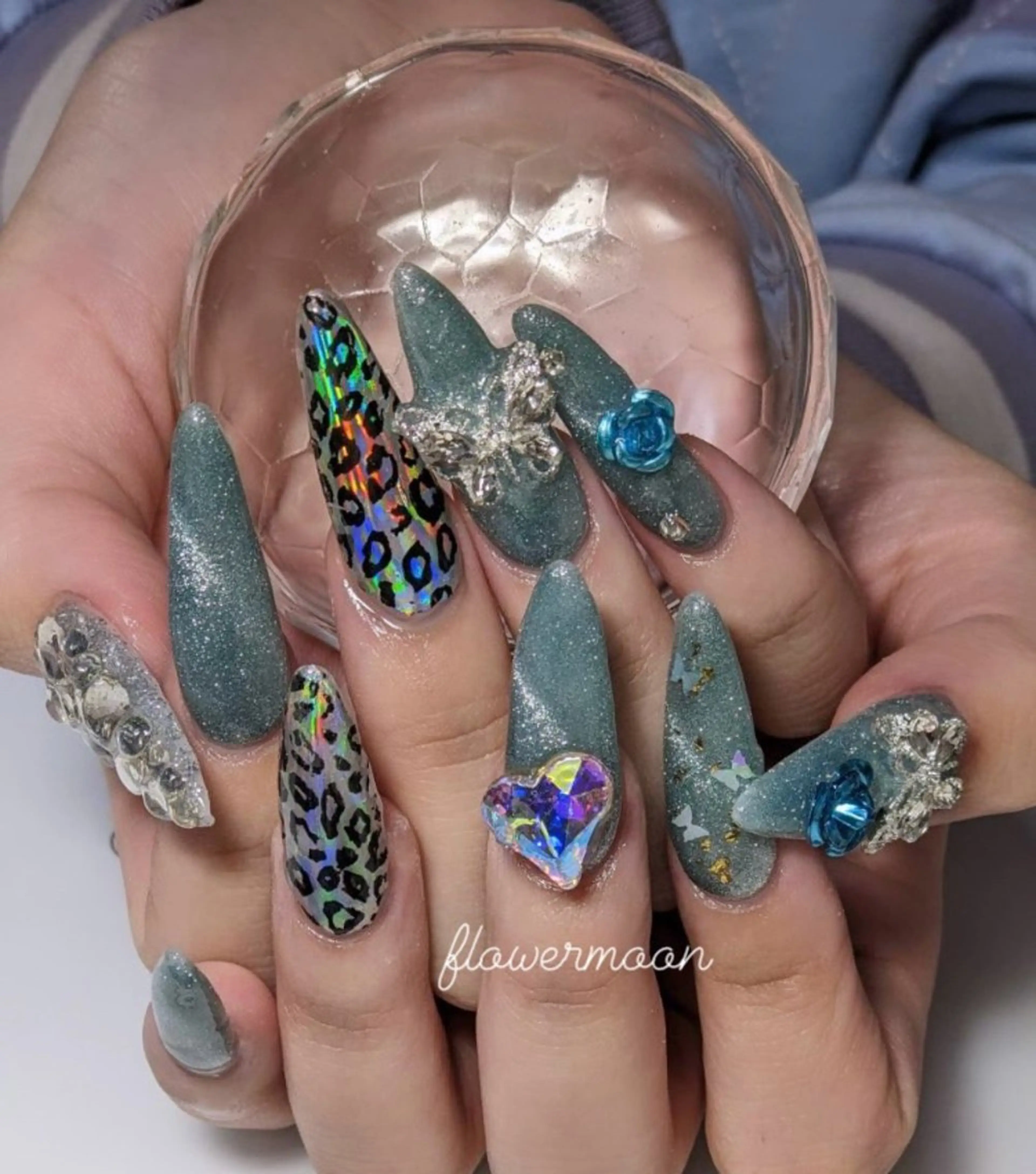 ネイル マグネットネイル フラワー ムーンのネイルデザイン