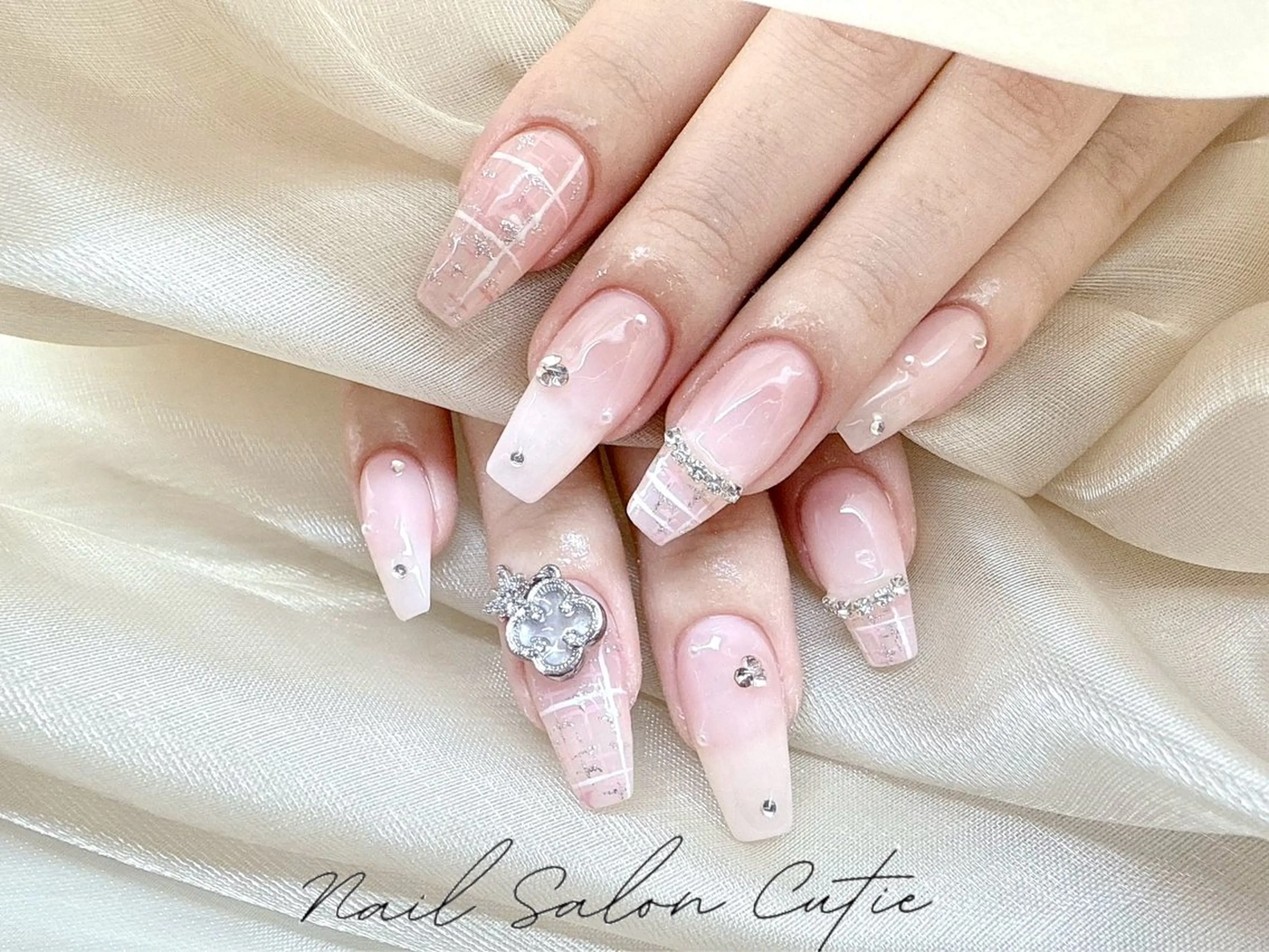 ネイル ジェルネイル ハート 韓国ネイル 持ち込み オフィスネイル ワンホンネイル 韓国ネイルのネイルデザイン