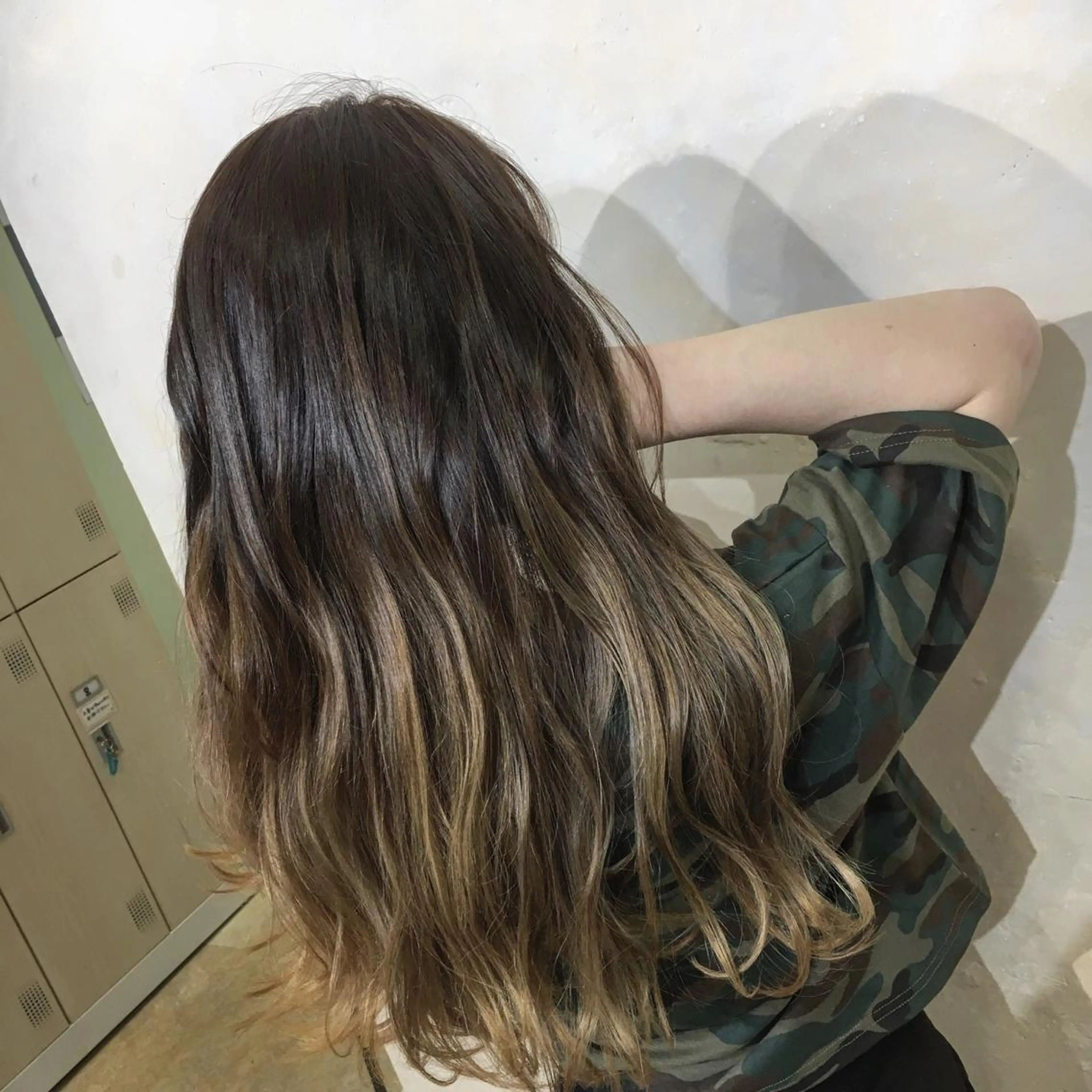 セミロング カラー パーマ ヘアアレンジ メンズ キッズ ネイル マツエク・マツパ 結婚式・ブライダル メンズバレイヤージュ メンズハイライト メンズパーマ セミロングパーマ 角床直哉 カラーカットNO 1のヘアスタイル