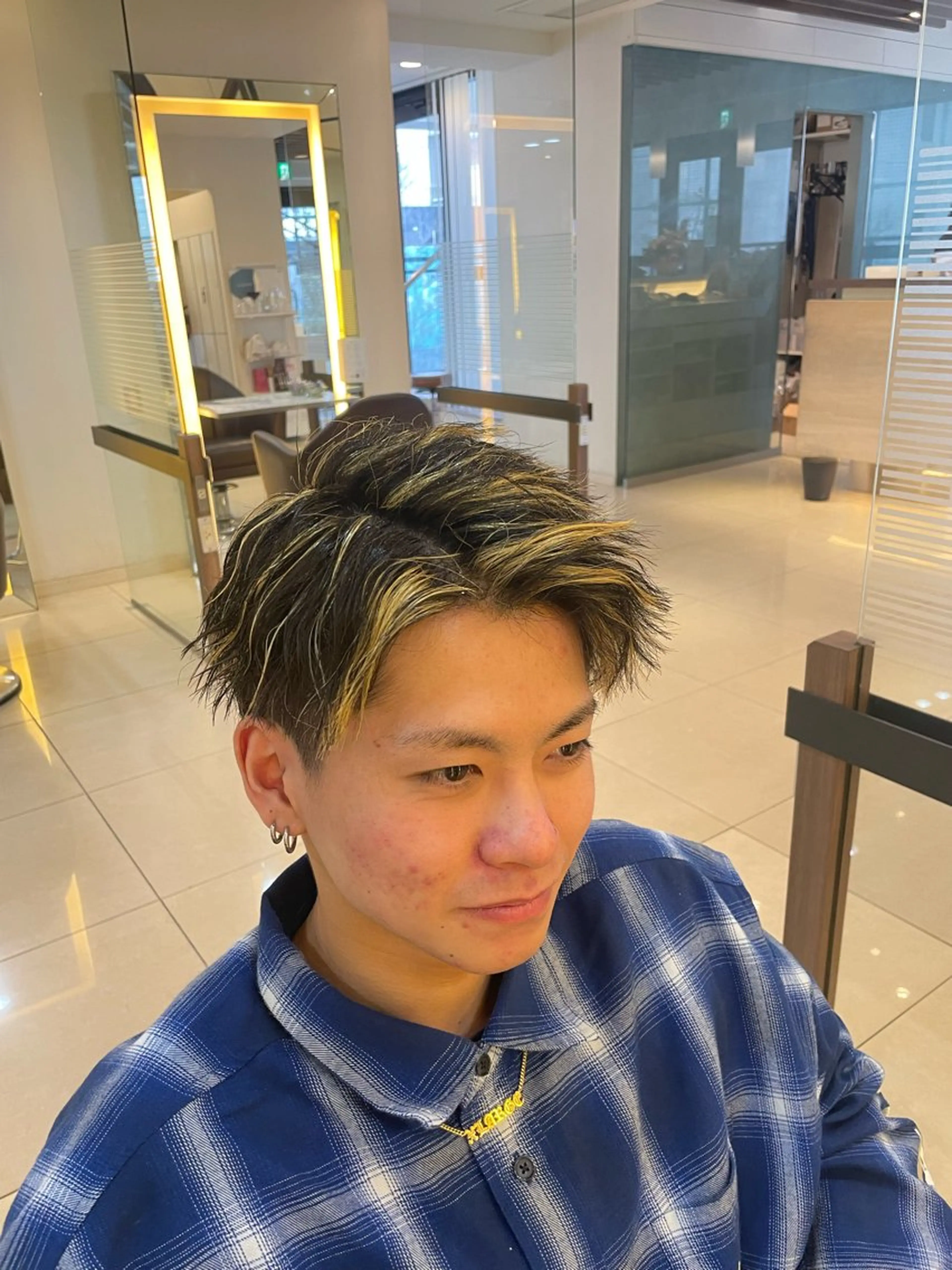 カラー メンズ メンズハイライト ハイライトカラー 辻野 光希のヘアスタイル