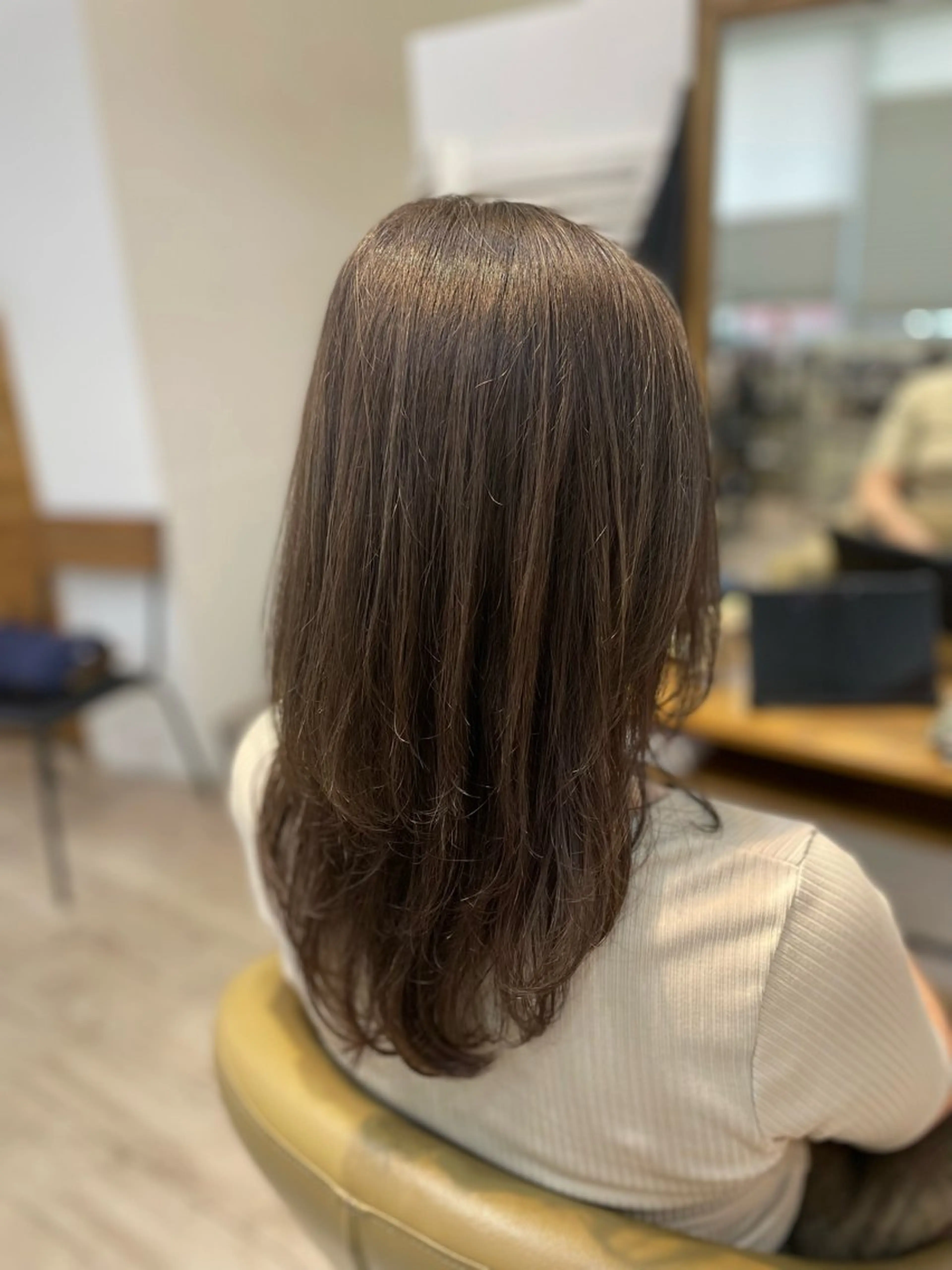 セミロング ヘアカラー 茅野 あゆ美のヘアスタイル