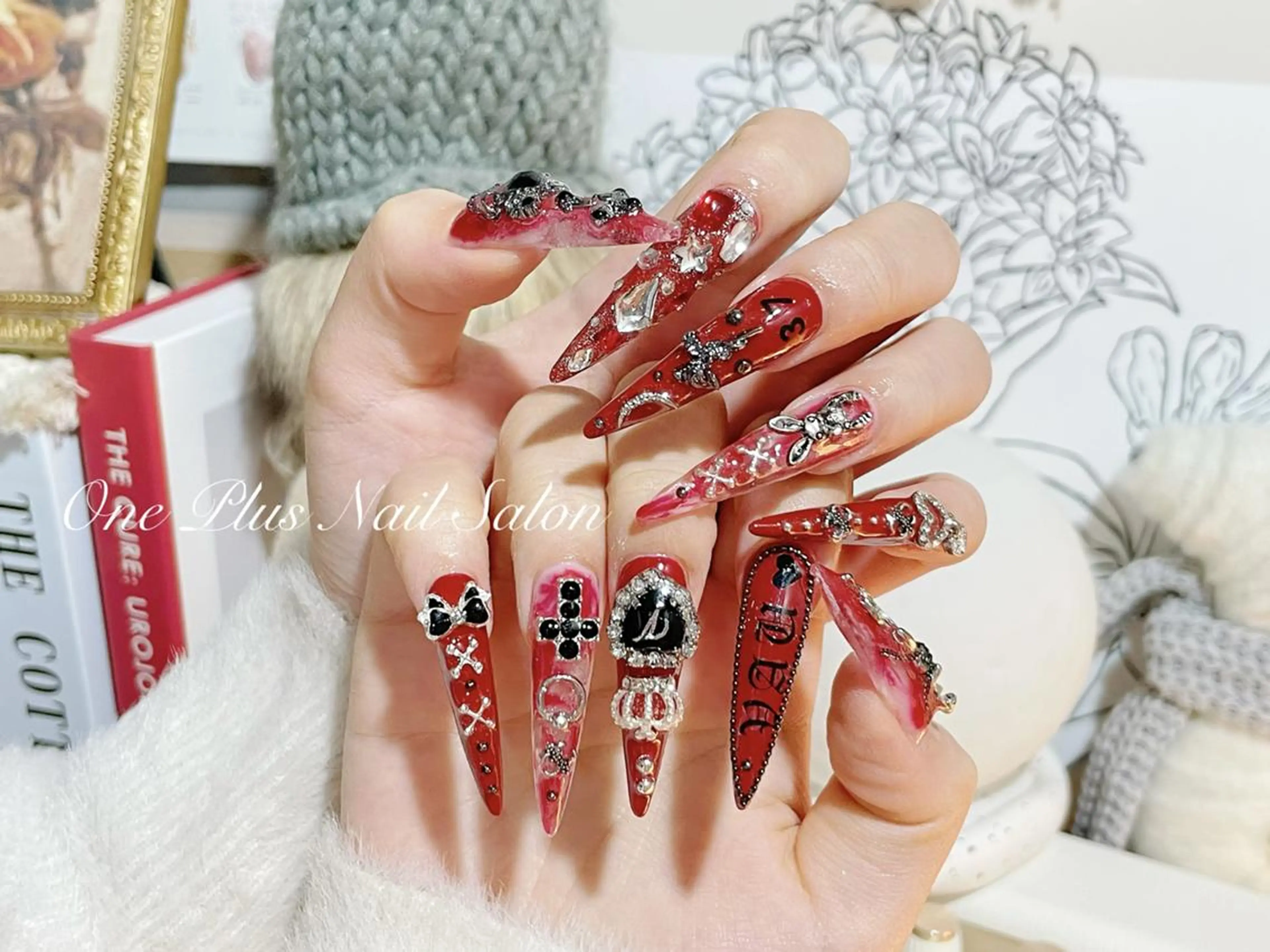 ネイル ハンドネイル One Plus キキのネイルデザイン