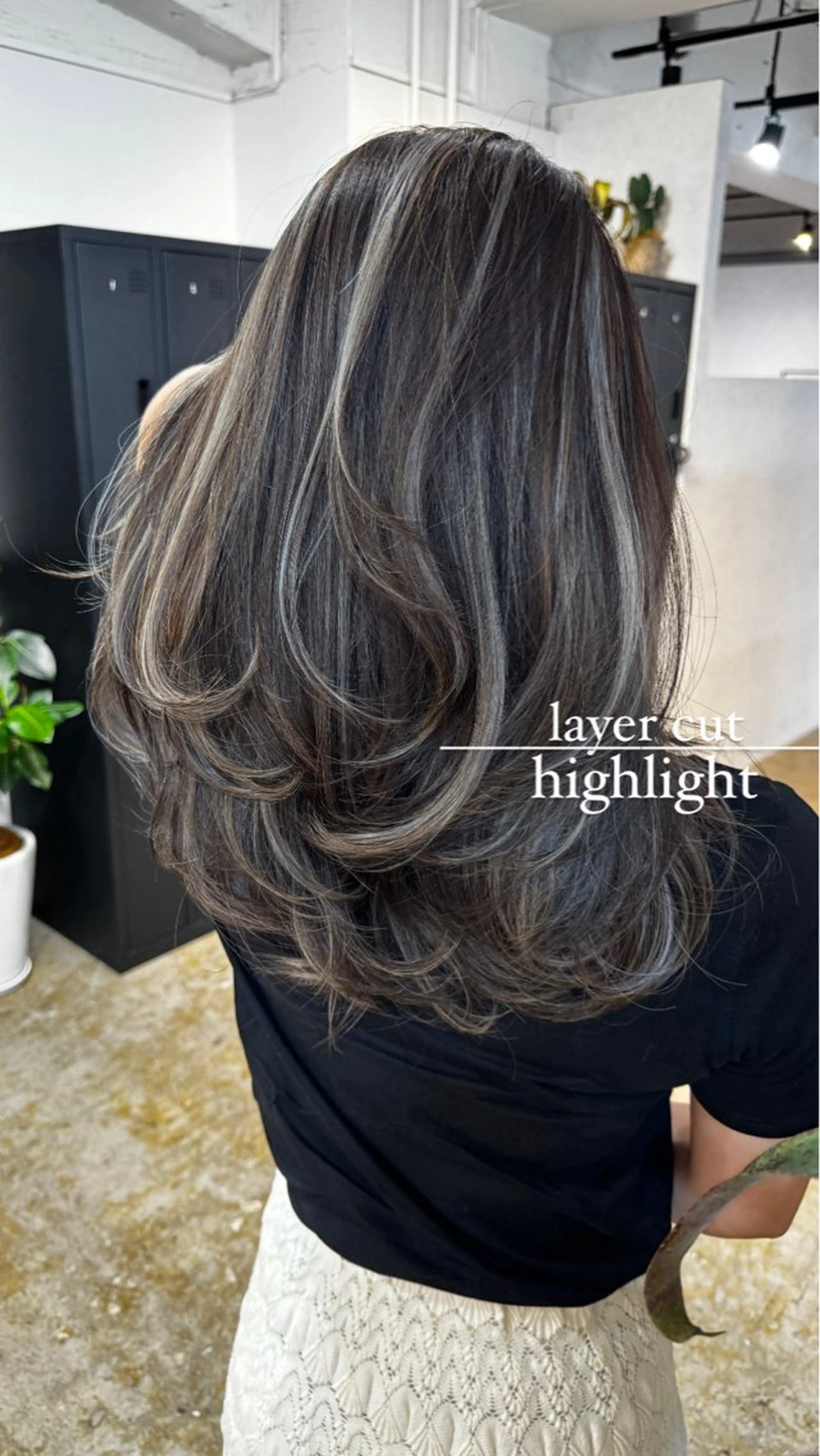 セミロング ヘアカラー 心斎橋/海外レイヤー 募集中三好玲奈のヘアスタイル