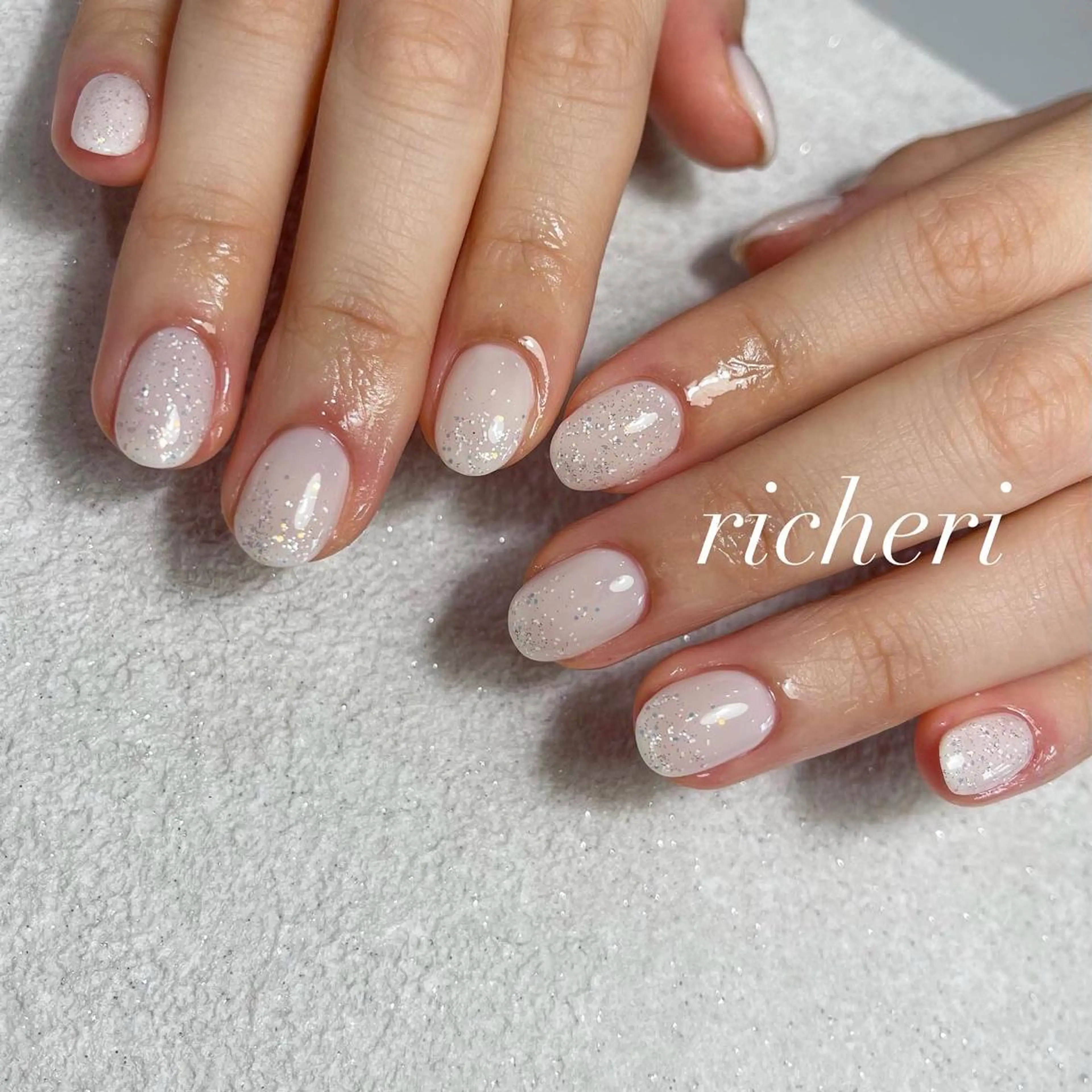 ミディアム ネイル 韓国風ヘア アートネイル フレンチネイル ジェルネイル ガラスフレンチ richeri beautyのエステ・リラクイメージ