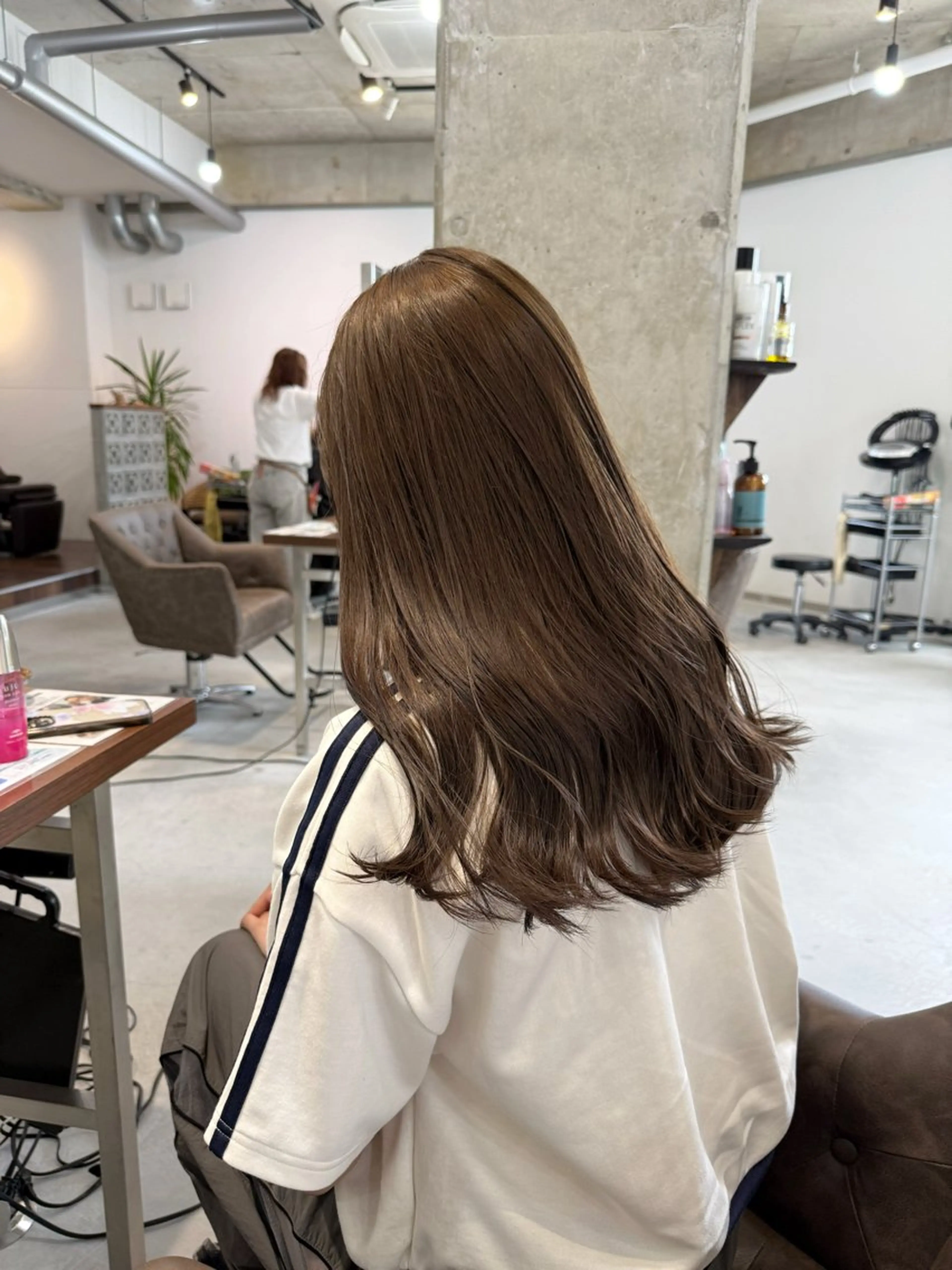 ロング カラー ブリーチ 透明感カラー ダブルカラー ブリーチなしカラー カット ヘアカラー カイリ /レイヤーカットのヘアスタイル