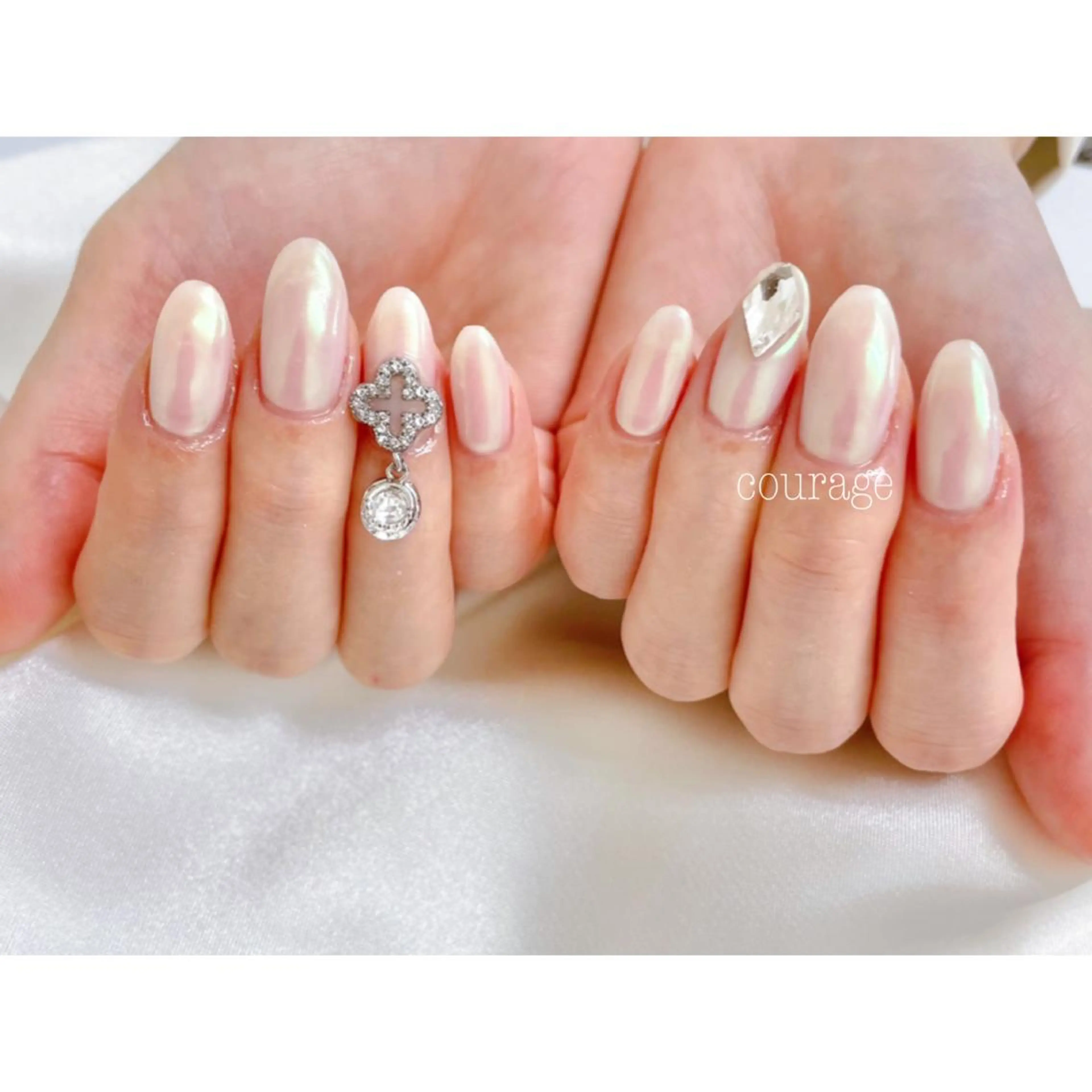 ネイル オーロラネイル ミラーネイル ハンドネイル ネイルサロンcourage所属・ネイルサロン courageのネイルデザイン