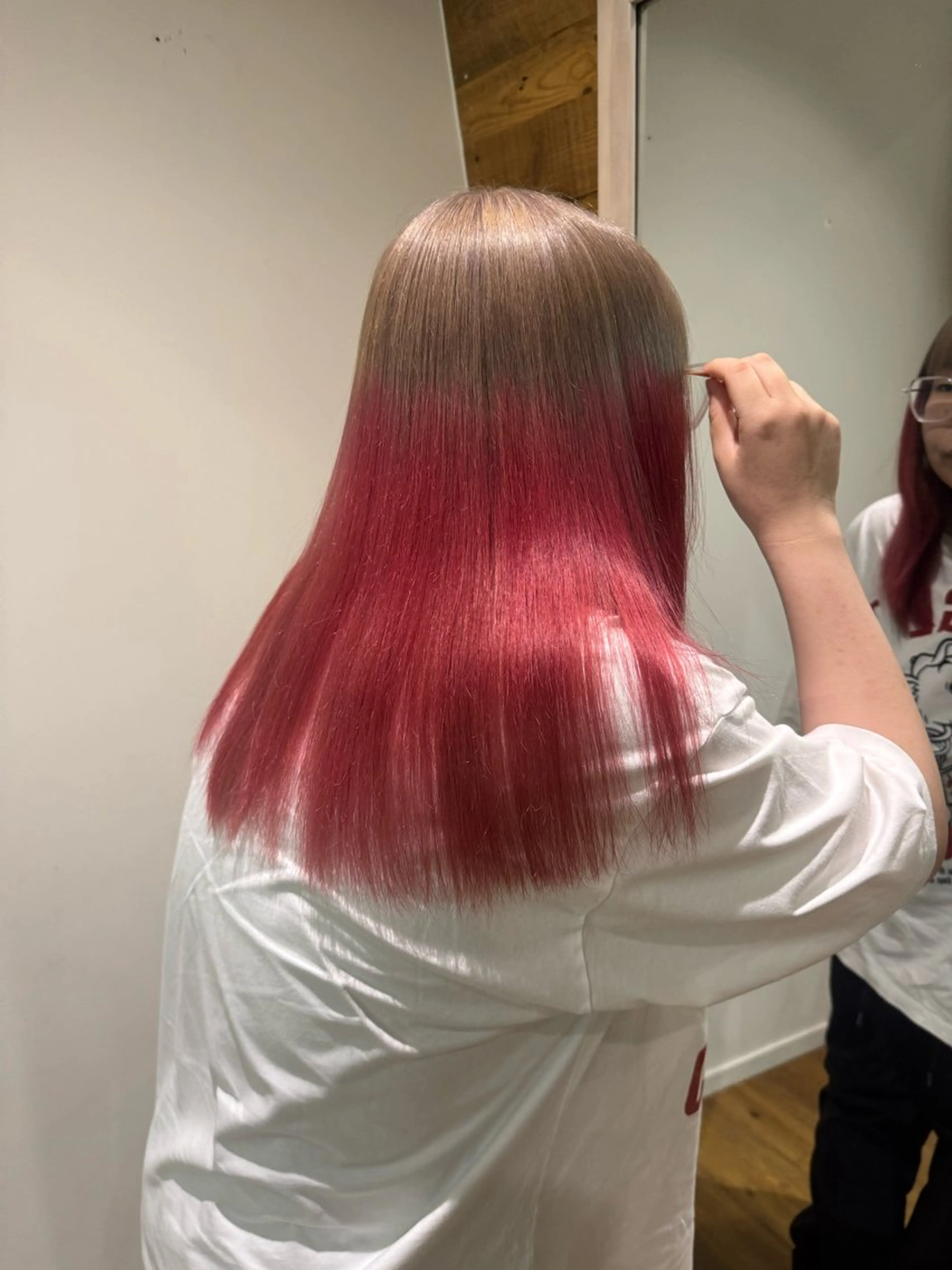 セミロング ヘアカラー 吉留 文月のヘアスタイル