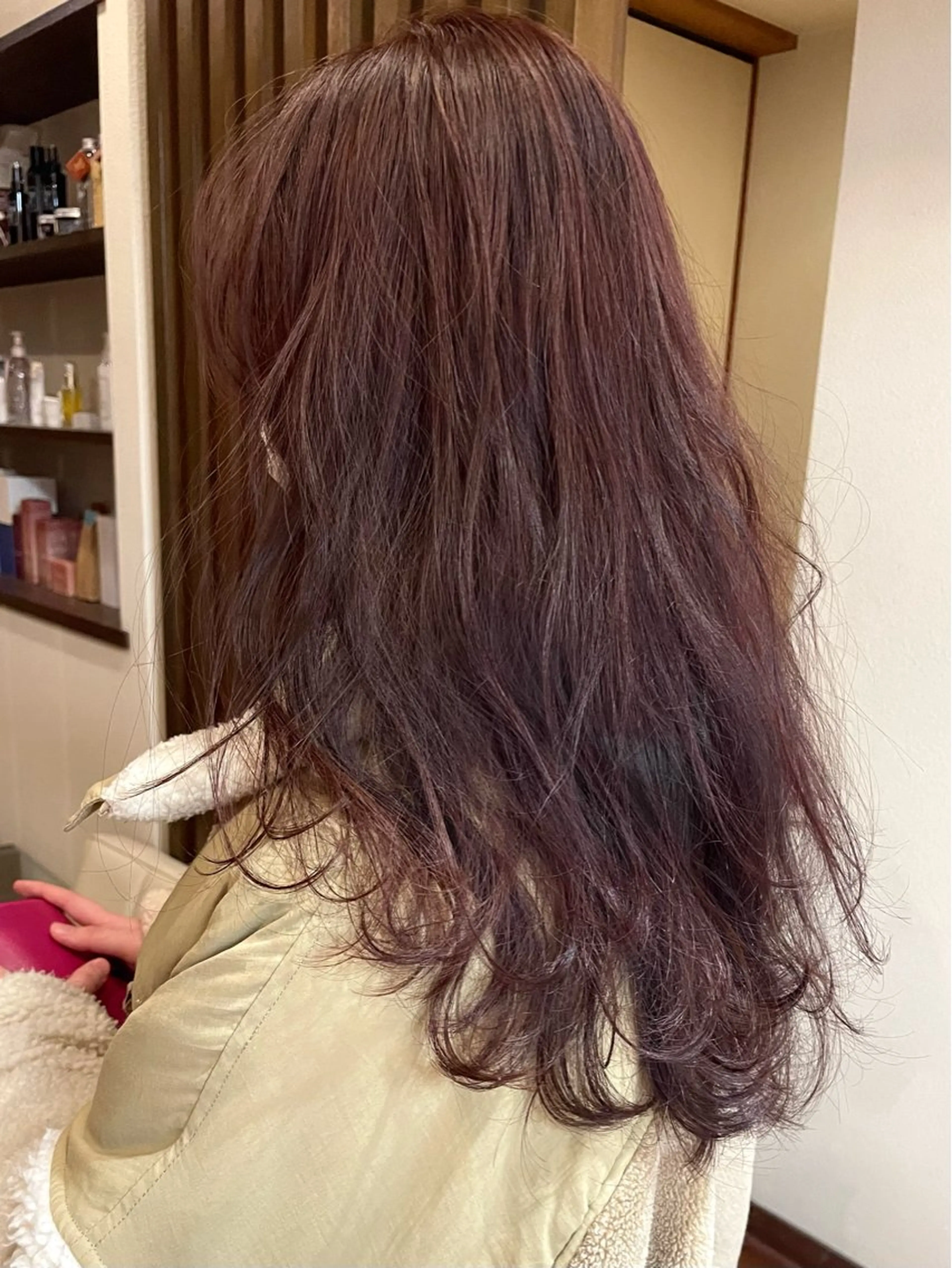 ロング カラー ピンクカラー バイオレットカラー ヘアカラー トリートメント 髪質改善ｶﾗｰ ｹｱﾌﾞﾘｰﾁ/ﾀﾑのヘアスタイル