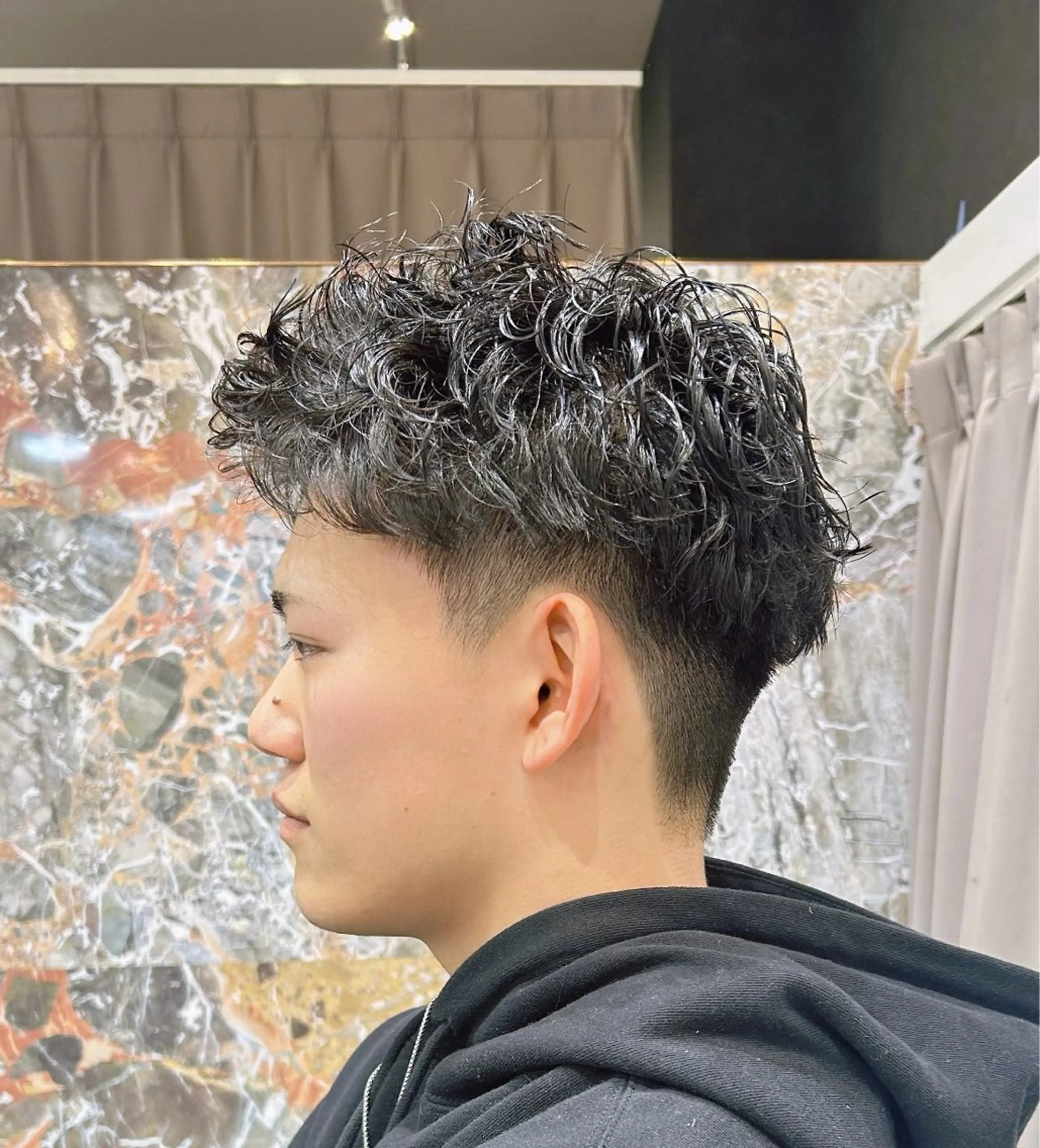 ショート パーマ メンズ calna by ELMO 上ノ井のヘアスタイル