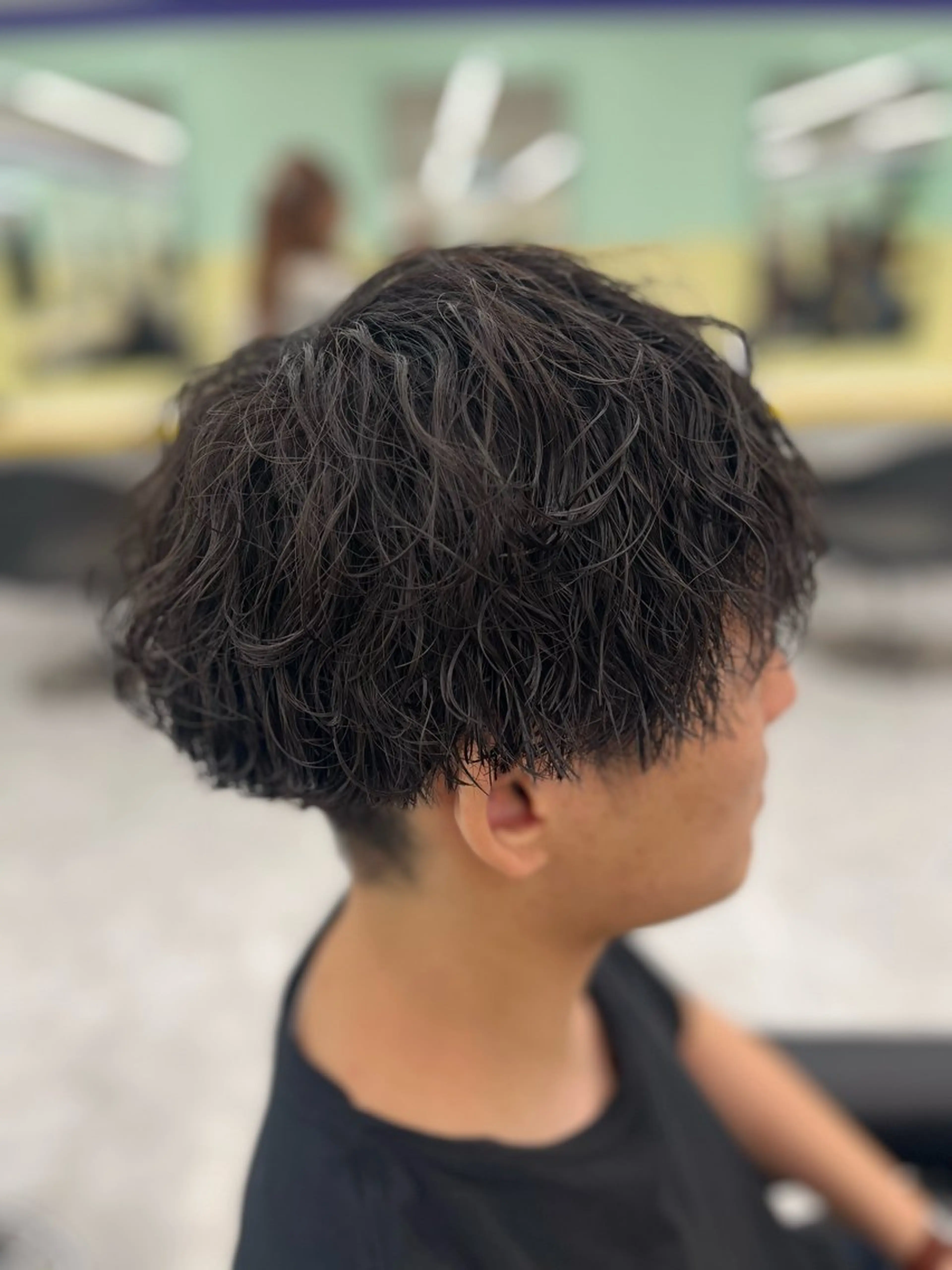 パーマ メンズ ハイトーンカラー 🦄レイヤーカットのヘアスタイル