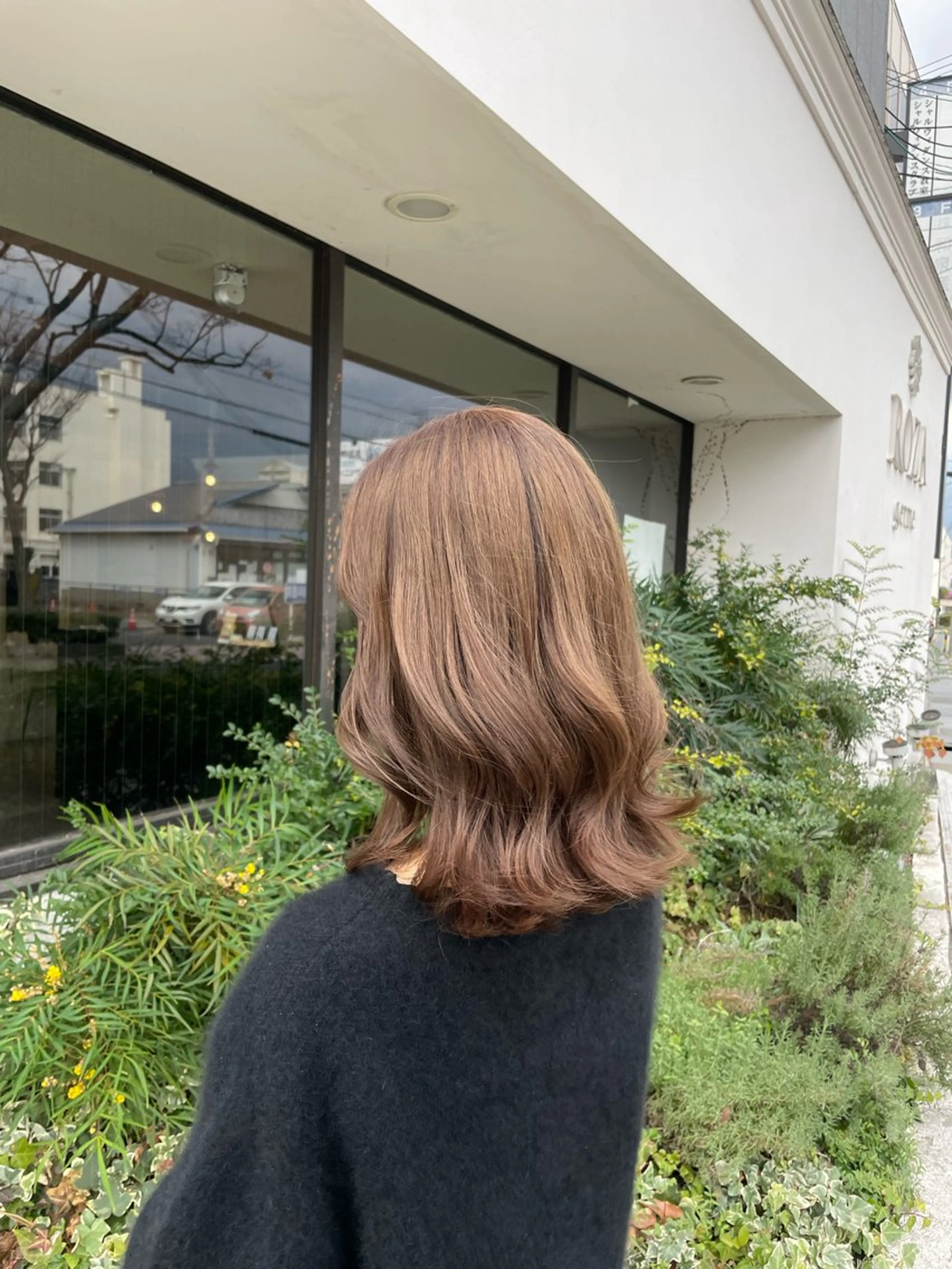 セミロング ROZA germe所属・SHIO / ハイトーンカラーのヘアスタイル