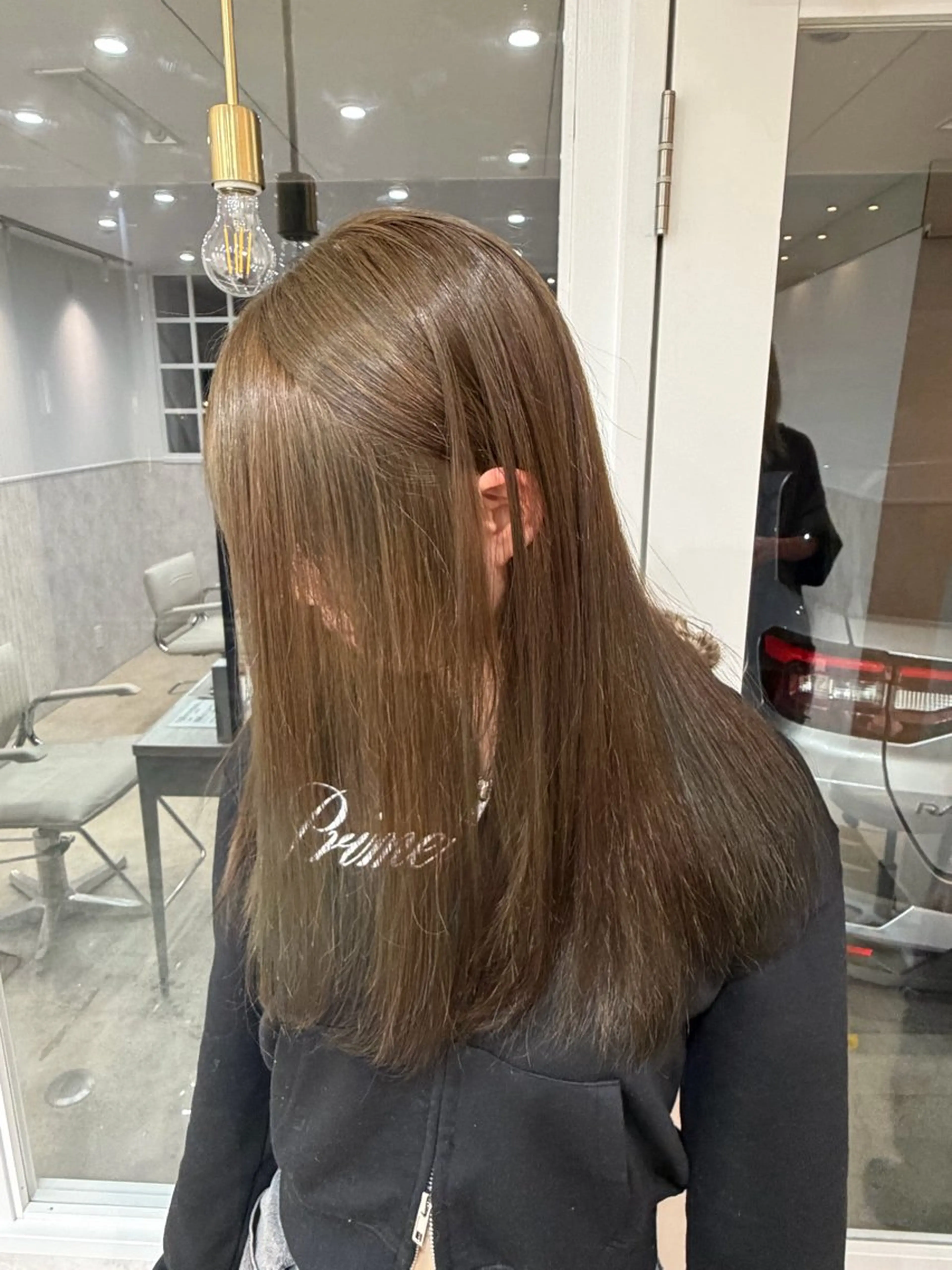 セミロング カラー ベージュカラー ブリーチ ブリーチなしカラー オリーブベージュ 永野 みゅうのヘアスタイル