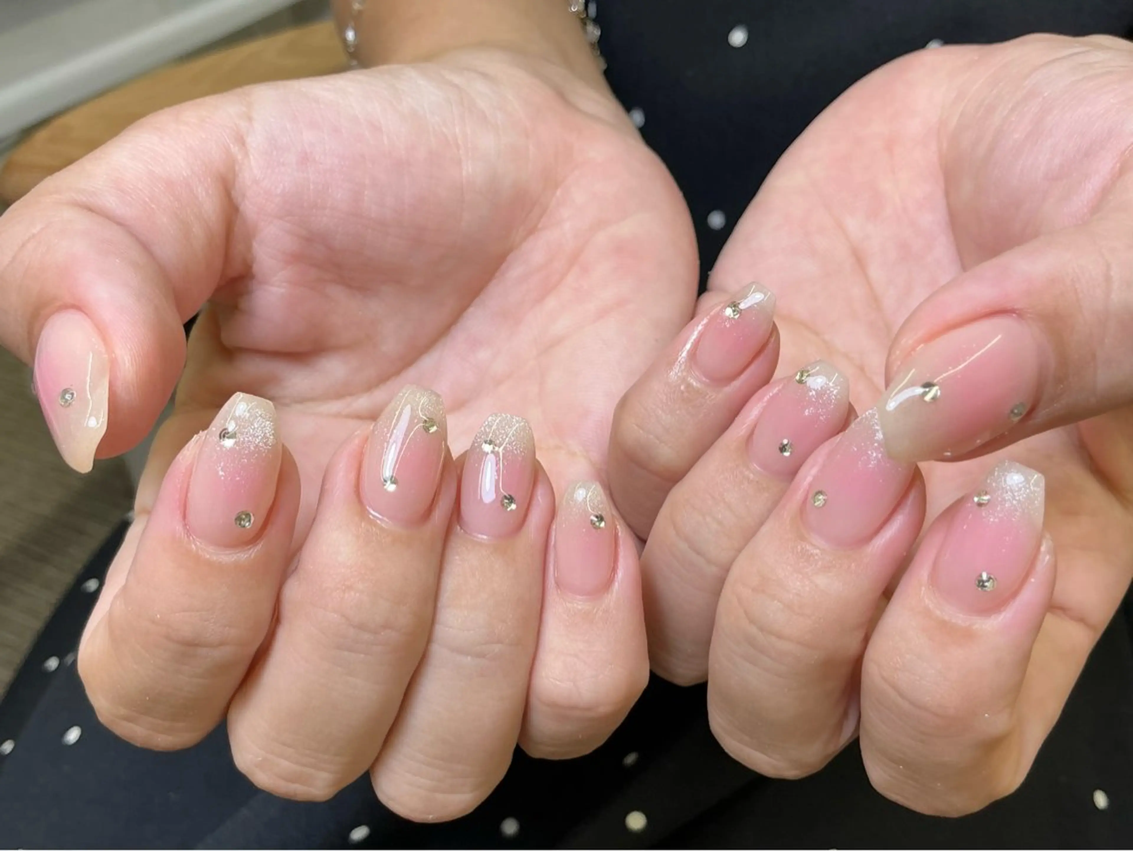 ネイル オーロラネイル 長さ出し フレンチネイル ジェルネイル ガラスフレンチ ハンドネイル Rela・S NAILのネイルデザイン