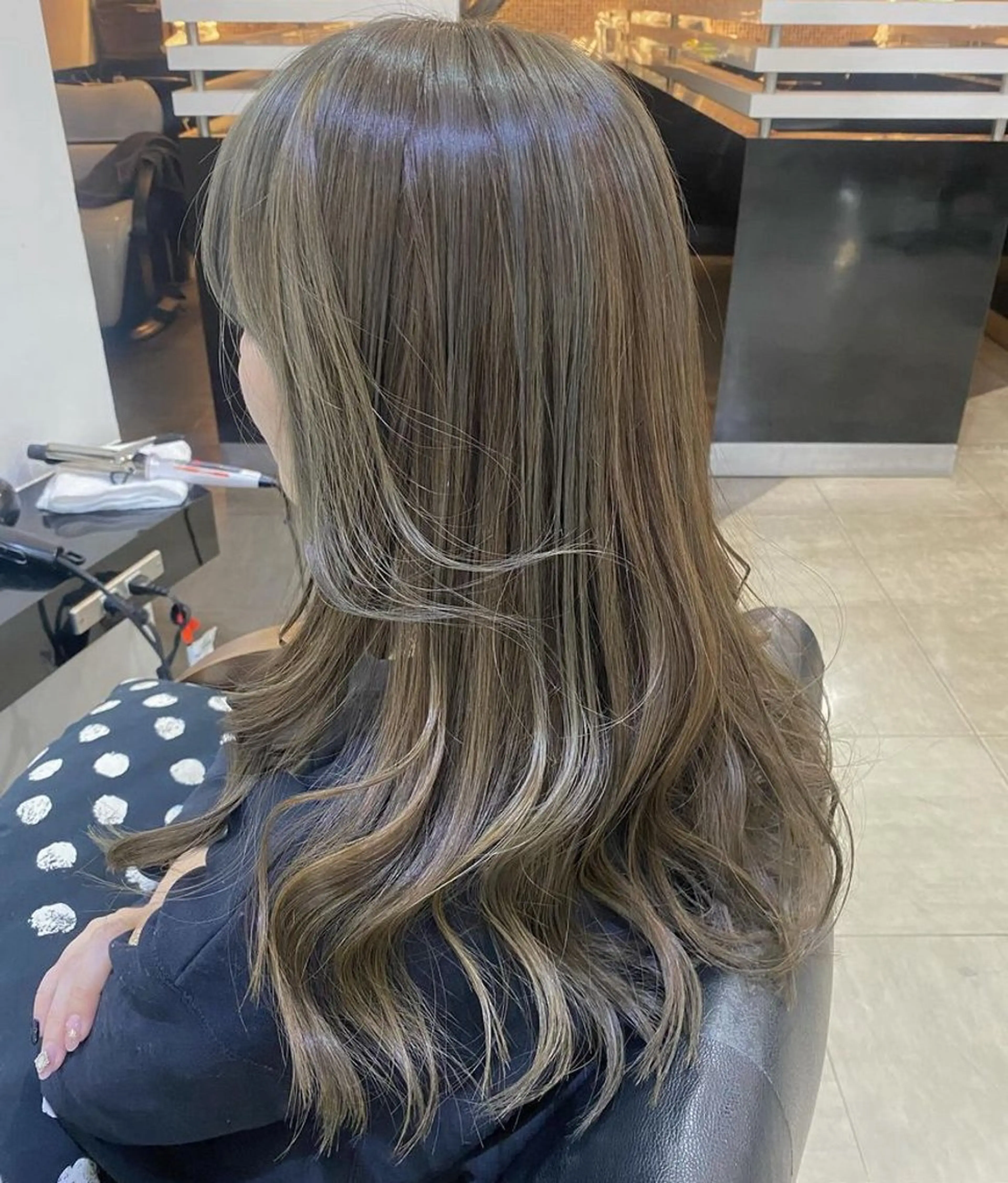 ロング カラー ヘアアレンジ バレイヤージュ ブリーチ デザインカラー レイヤーカット DISCOHAIRsanc（ルジャルダン町田）所属・烏山 達也のヘアスタイル