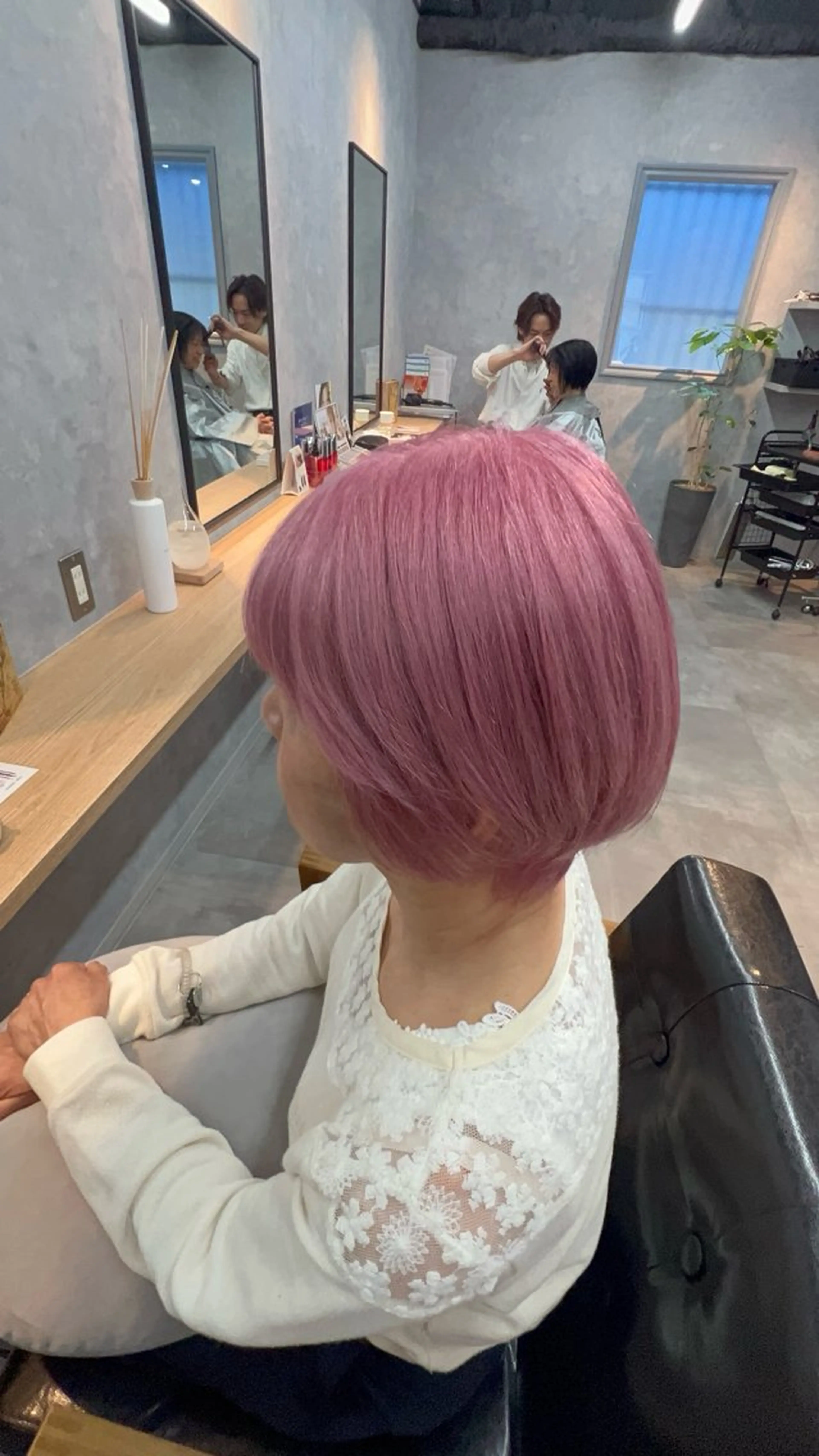 ショート motoトップカラー リスト/ブリーチカラのヘアスタイル