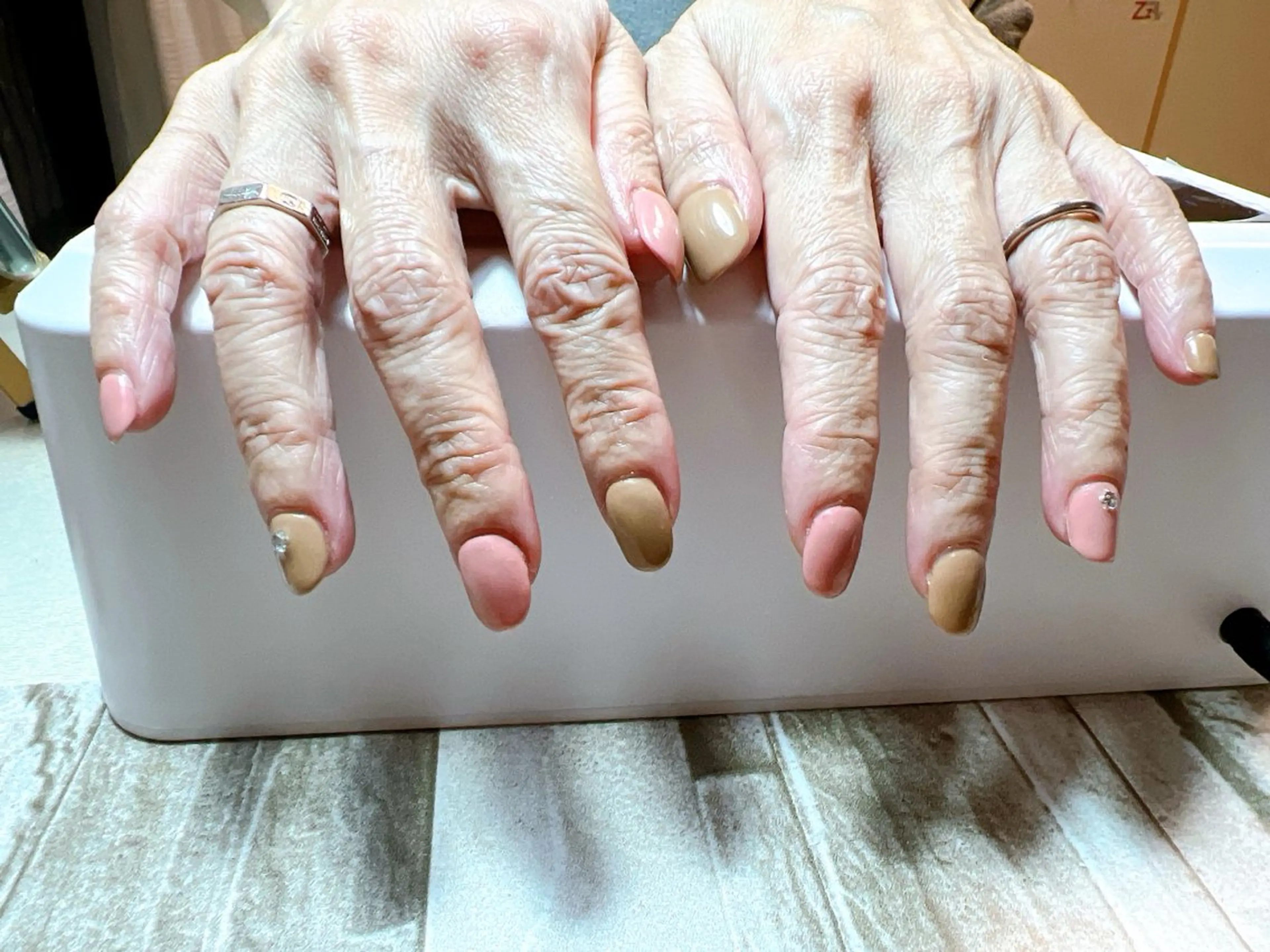 ネイル ストーンネイル Emma Nailのネイルデザイン