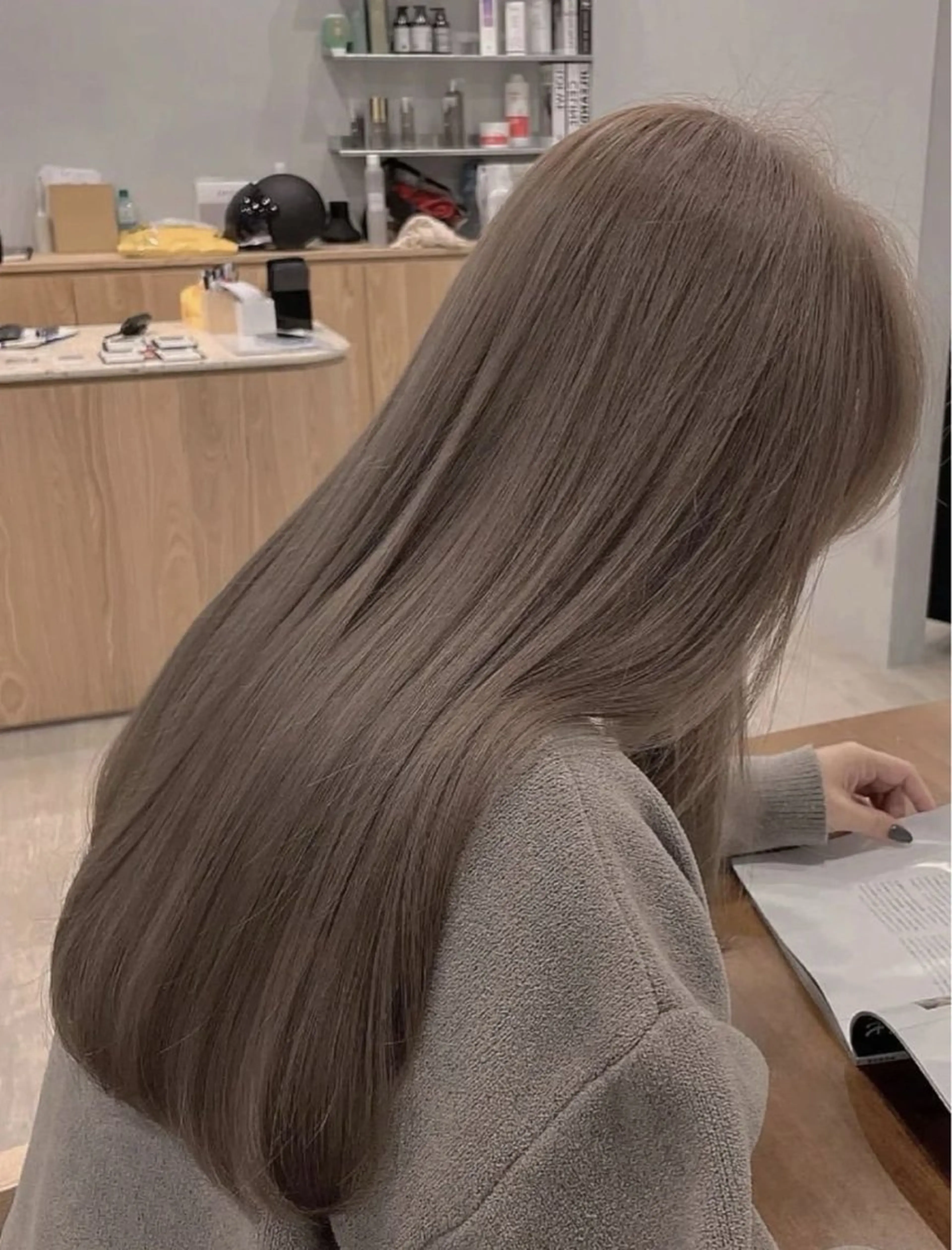 ロング カラー ベージュカラー ブリーチ ハイトーンカラー ヘアカラー トリートメント ナチュラルなヘア /ヨシダトモキのヘアスタイル