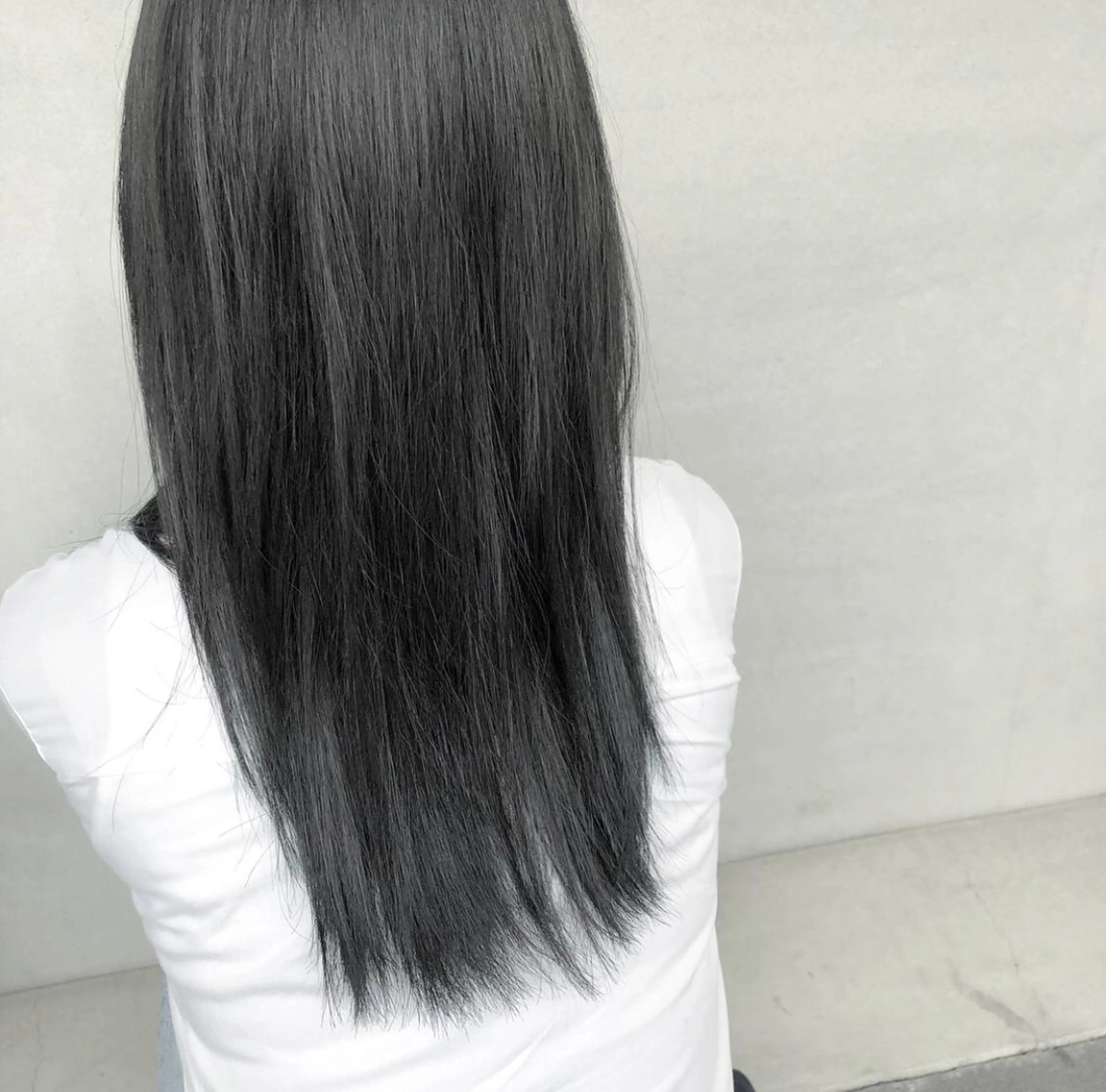 セミロング カラー 小森 樹奈のヘアスタイル