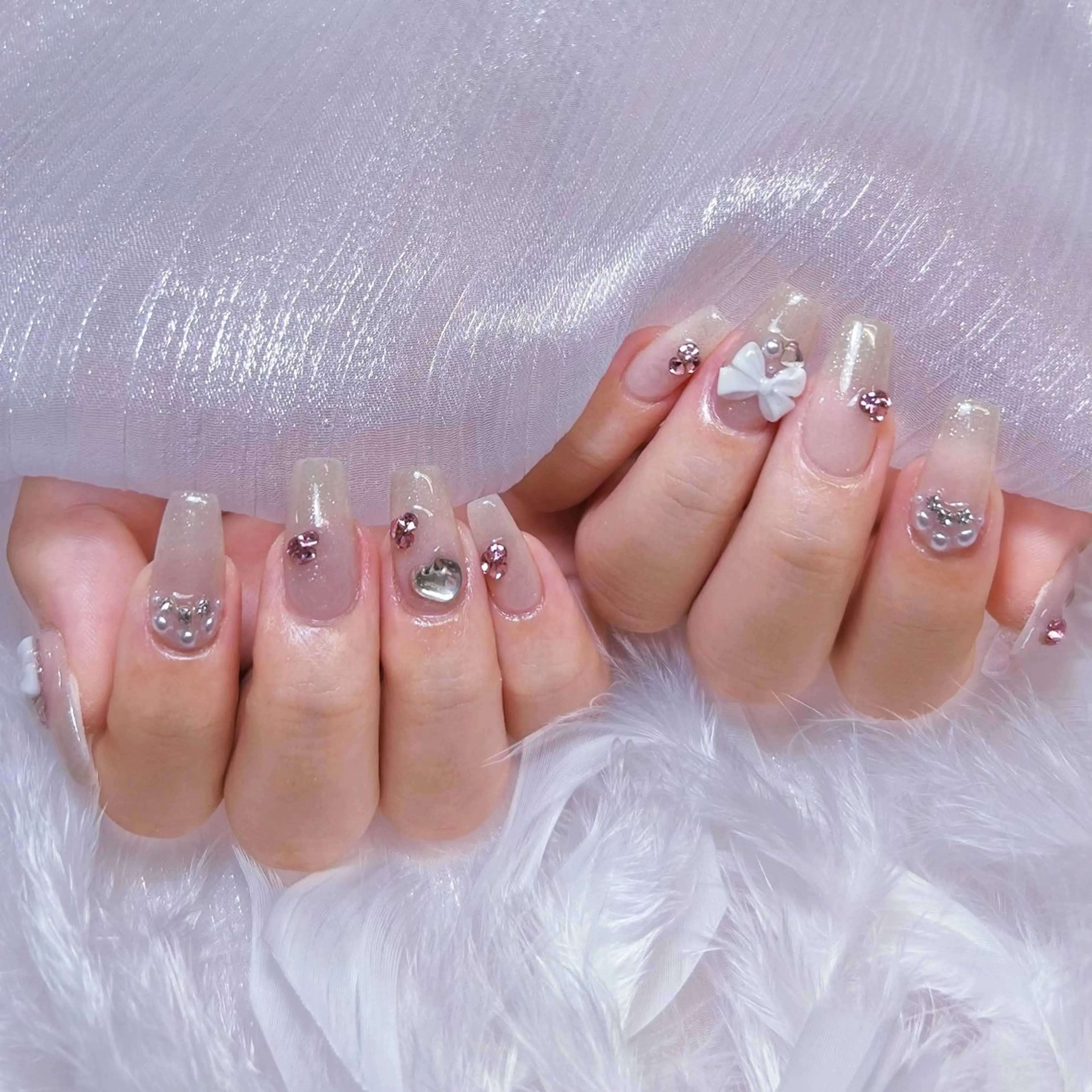 ネイル アートネイル オーロラネイル ガーリー キラキラネイル 韓国ネイル ハンドネイル DIAMOND Nail☁️のネイルデザイン