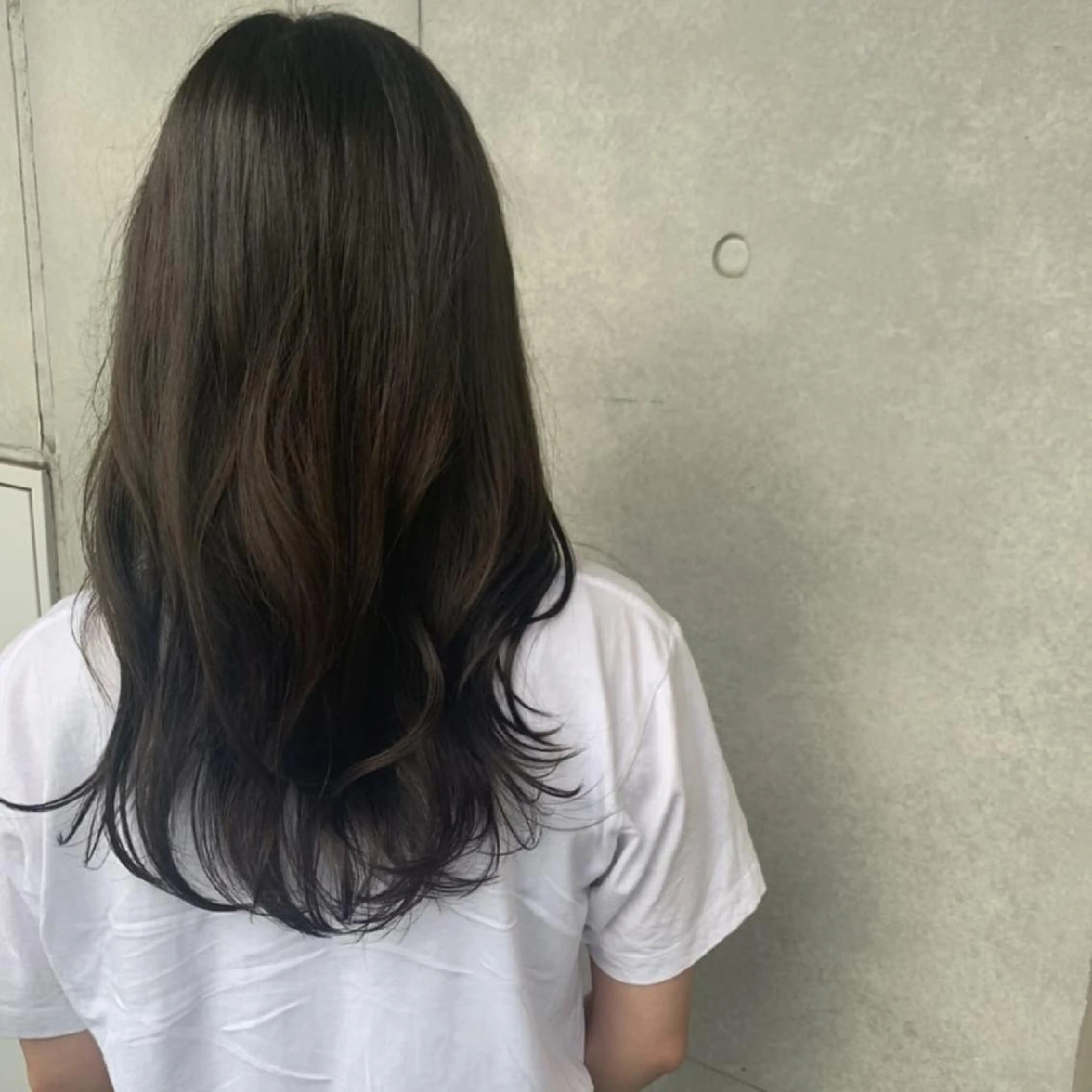 カラー グレージュ オリーブグレージュ オリーブグレー 渡辺 愛枝/艶カラー🩵のヘアスタイル