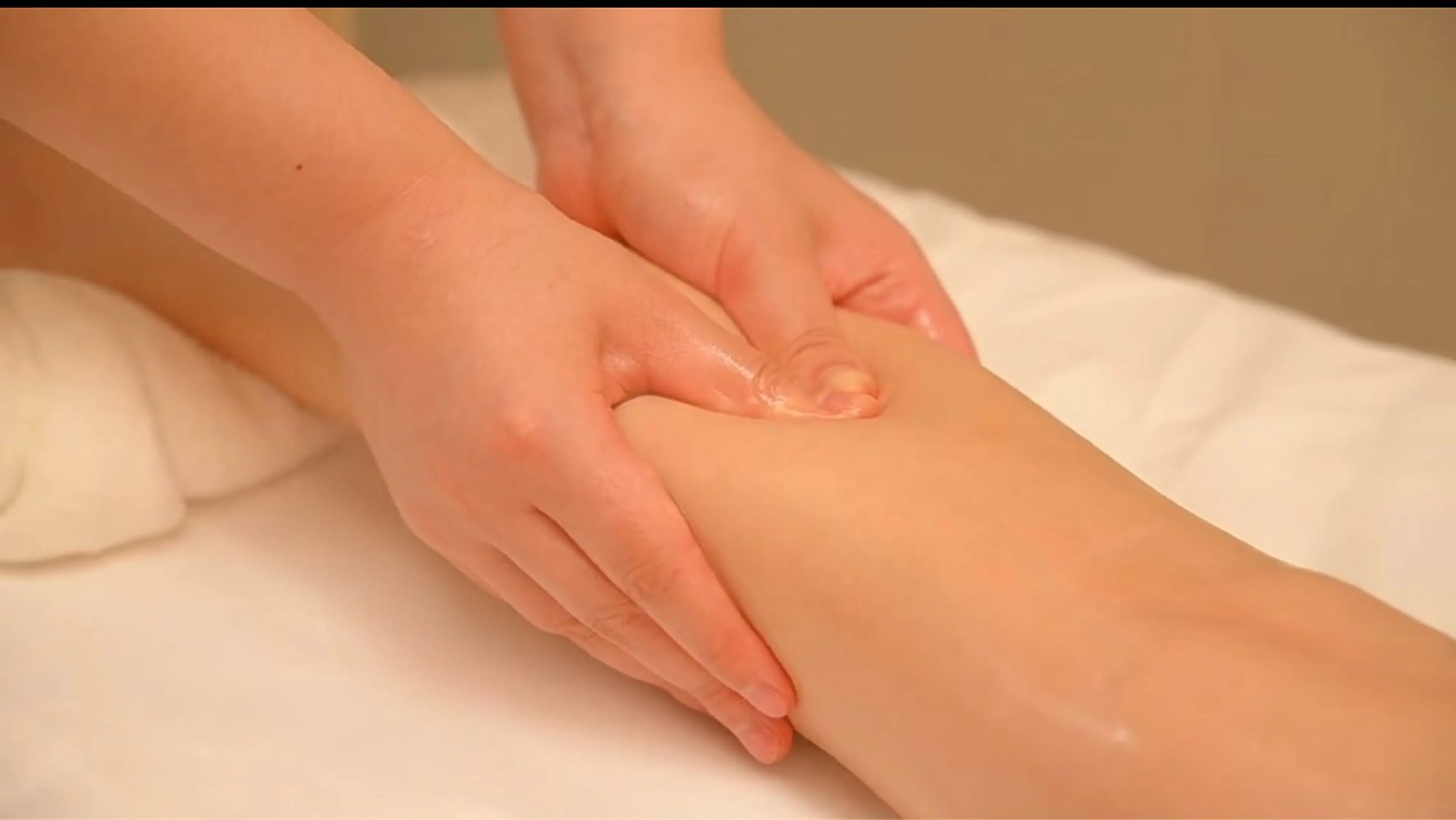 [当店人気No、1]足裏+ふくらはぎ+疲れ解消、美脚コ一ス50分4500円の写真