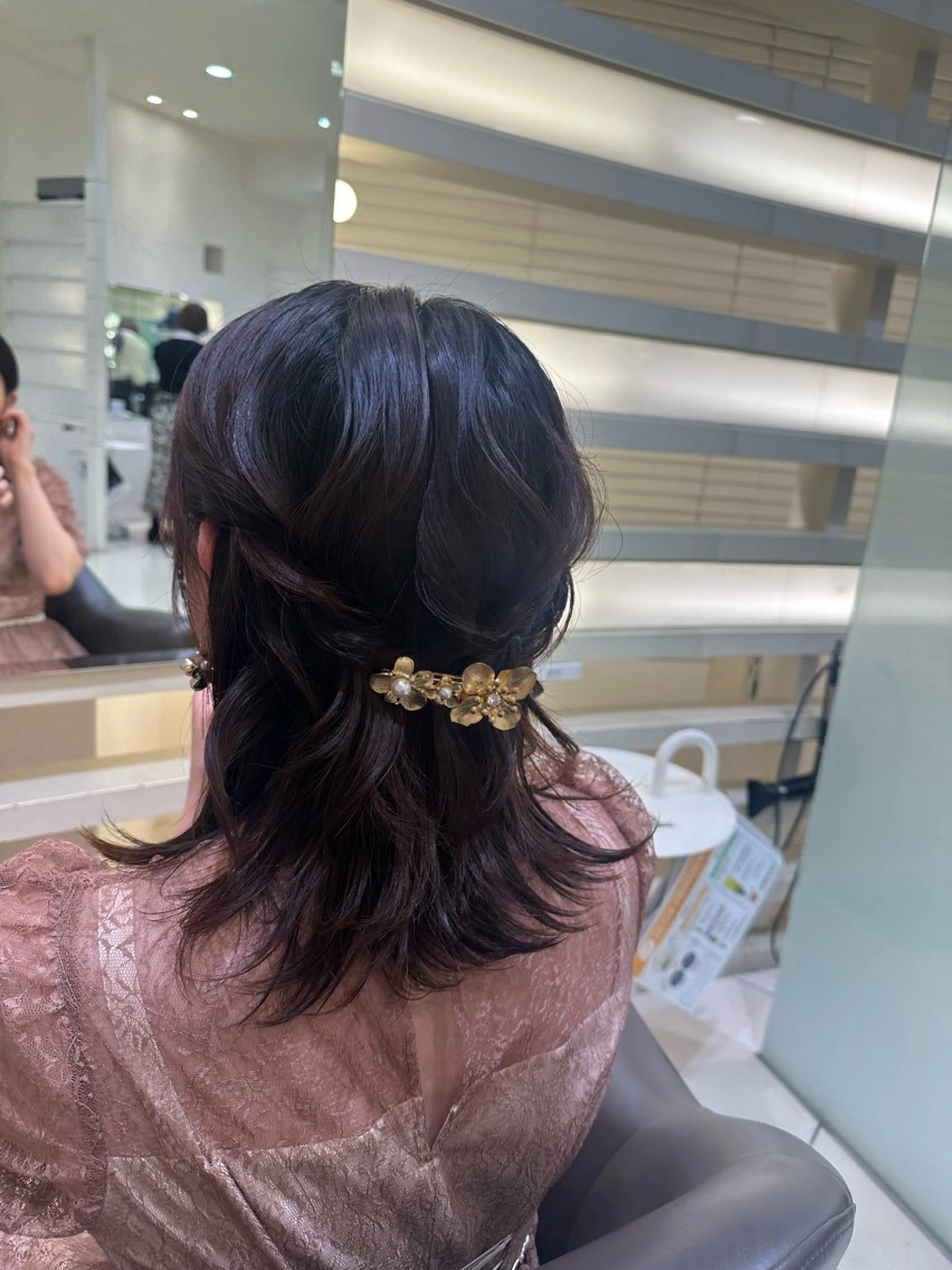 ミディアム カラー ヘアアレンジ タイトボブ個性派カラ ーAKANEのヘアスタイル