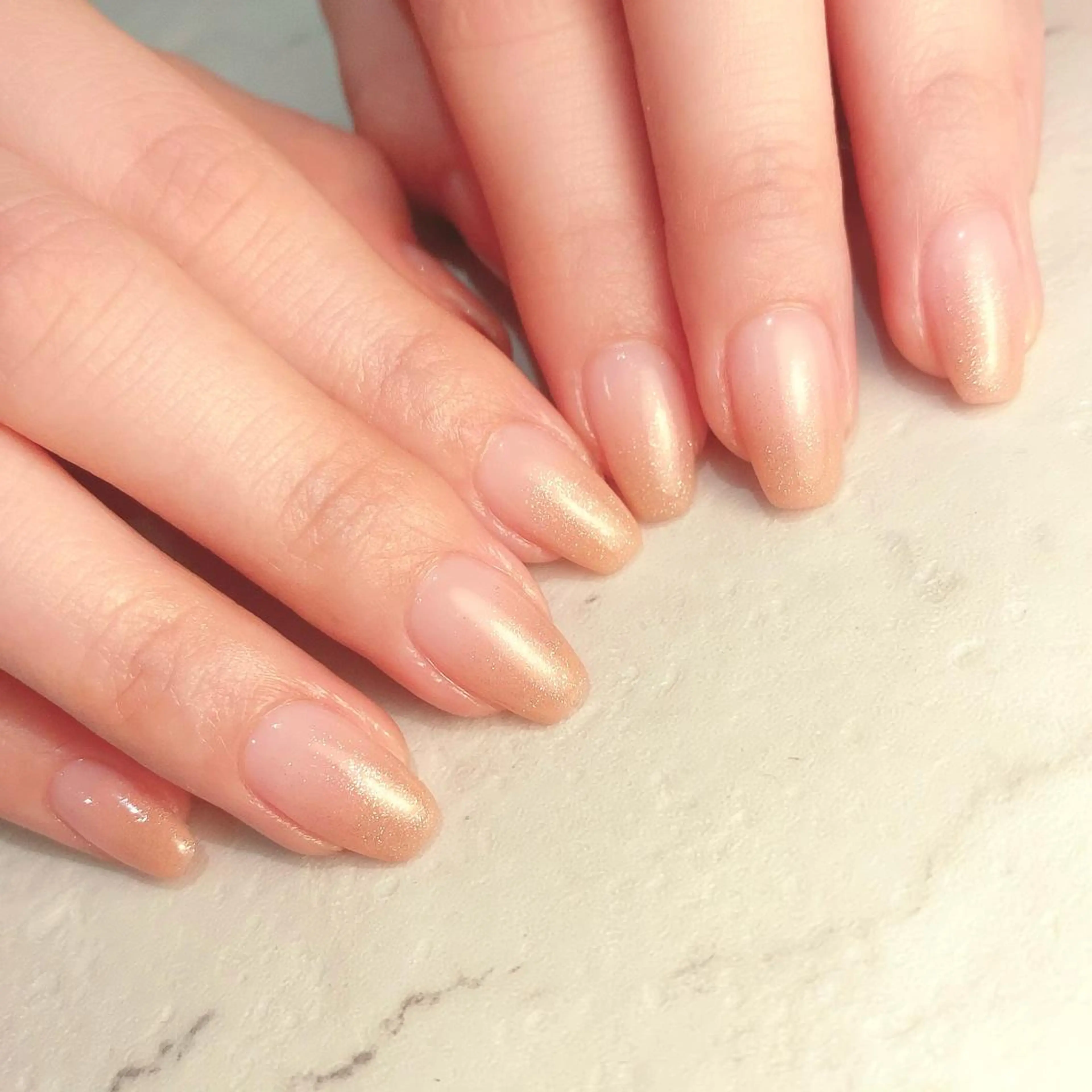 ネイル 長さ出し ジェルネイル グラデーション ハードジェル ラメ(グリッター) ハンドネイル プライベートサロン Rのネイルデザイン