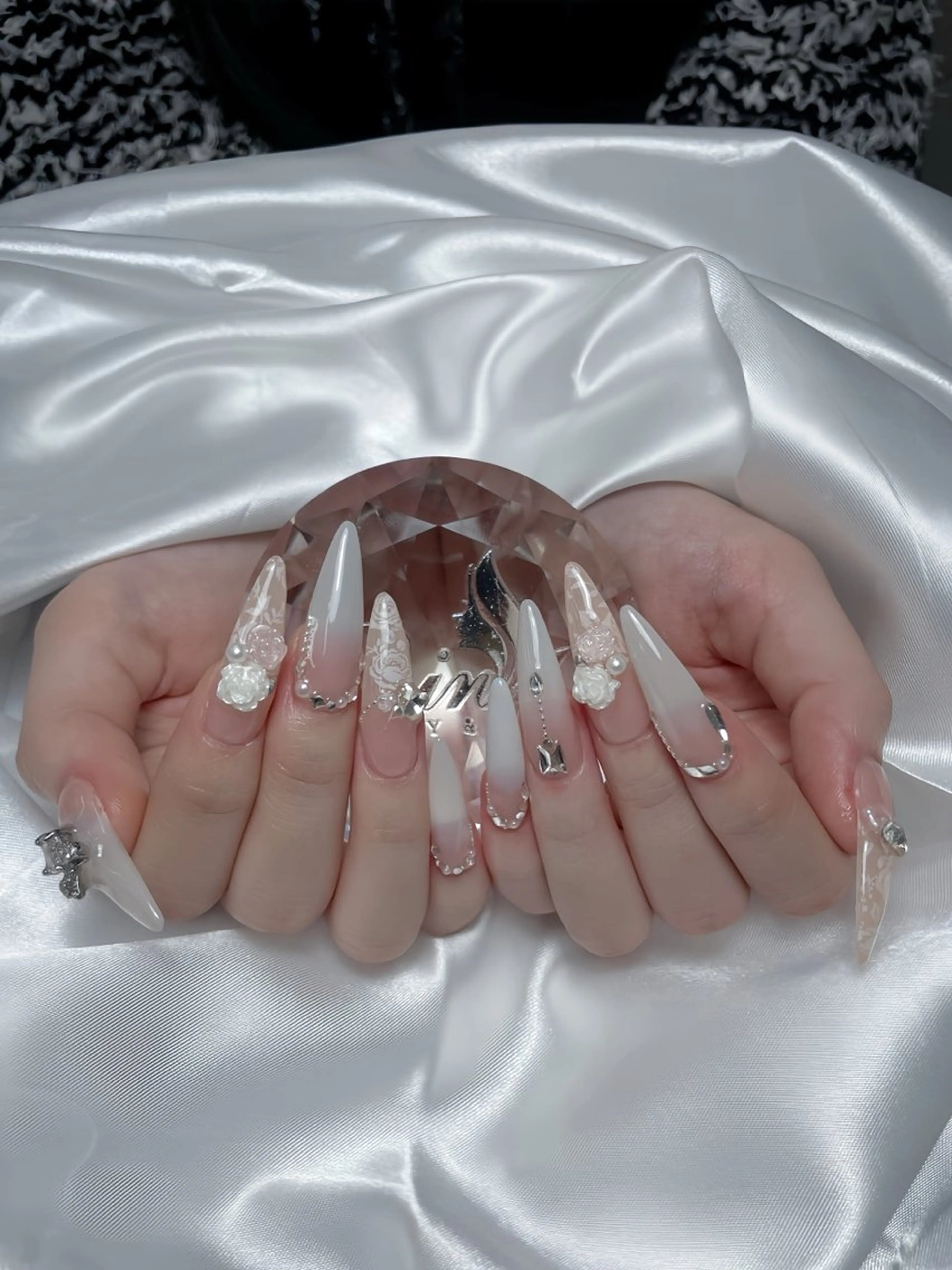 ネイル アートネイル チークネイル ジェルネイル ロングネイル マグネットネイル ハンドネイル Rin Nail 新大久保店のネイルデザイン