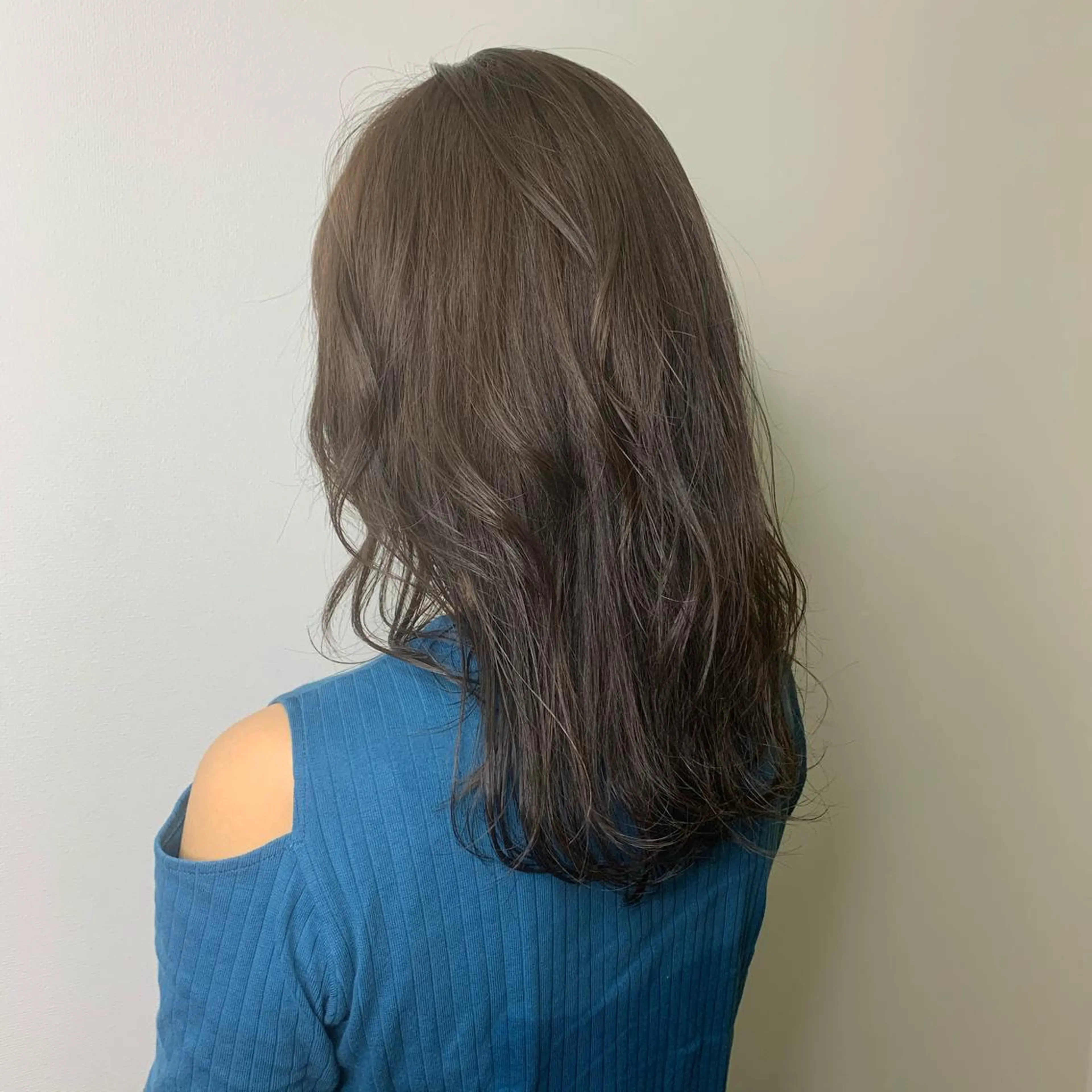 カラー アッシュ 染矢 優希のヘアスタイル