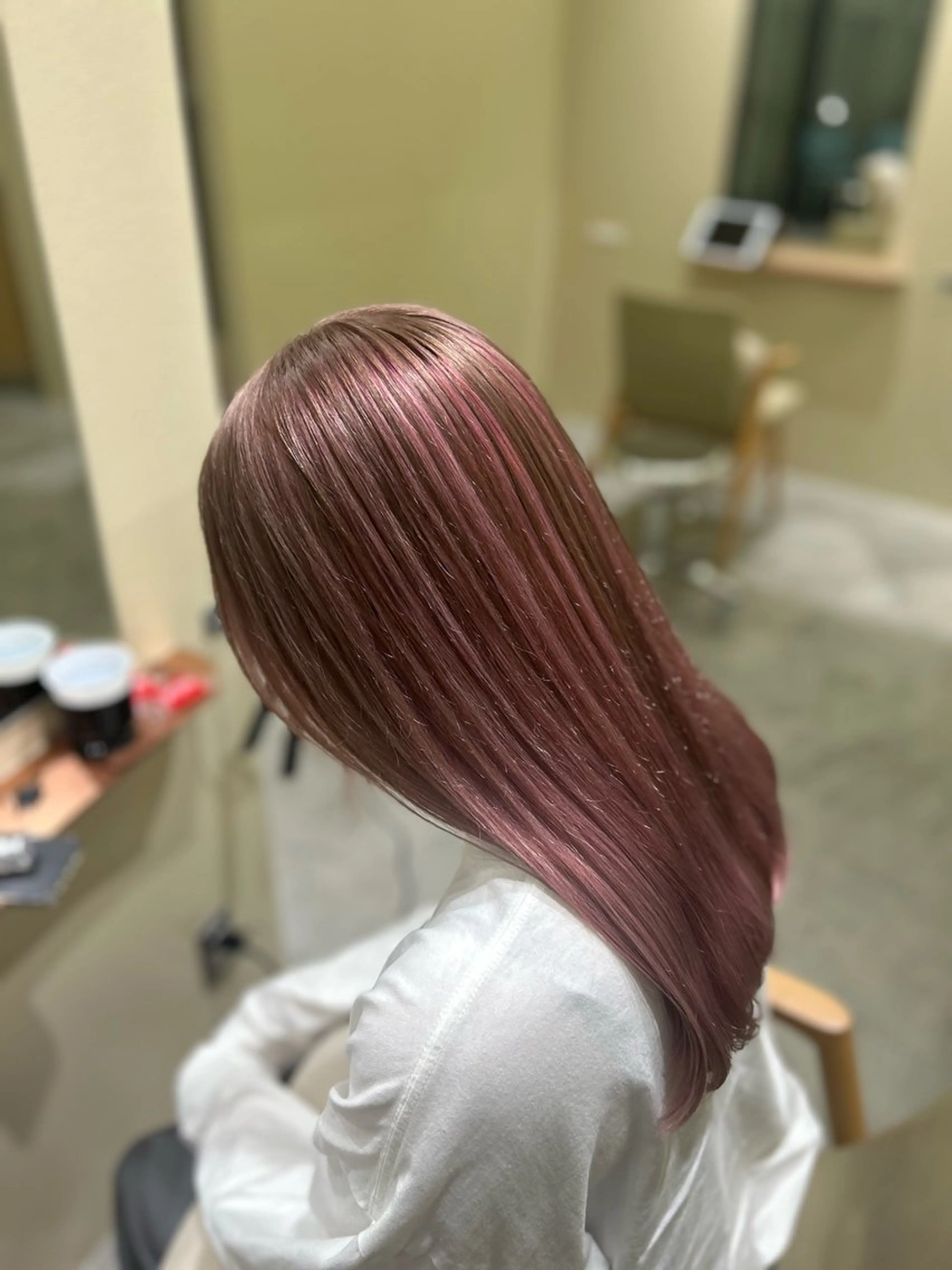 セミロング カラー デザインカラー 寺澤 花梨のヘアスタイル