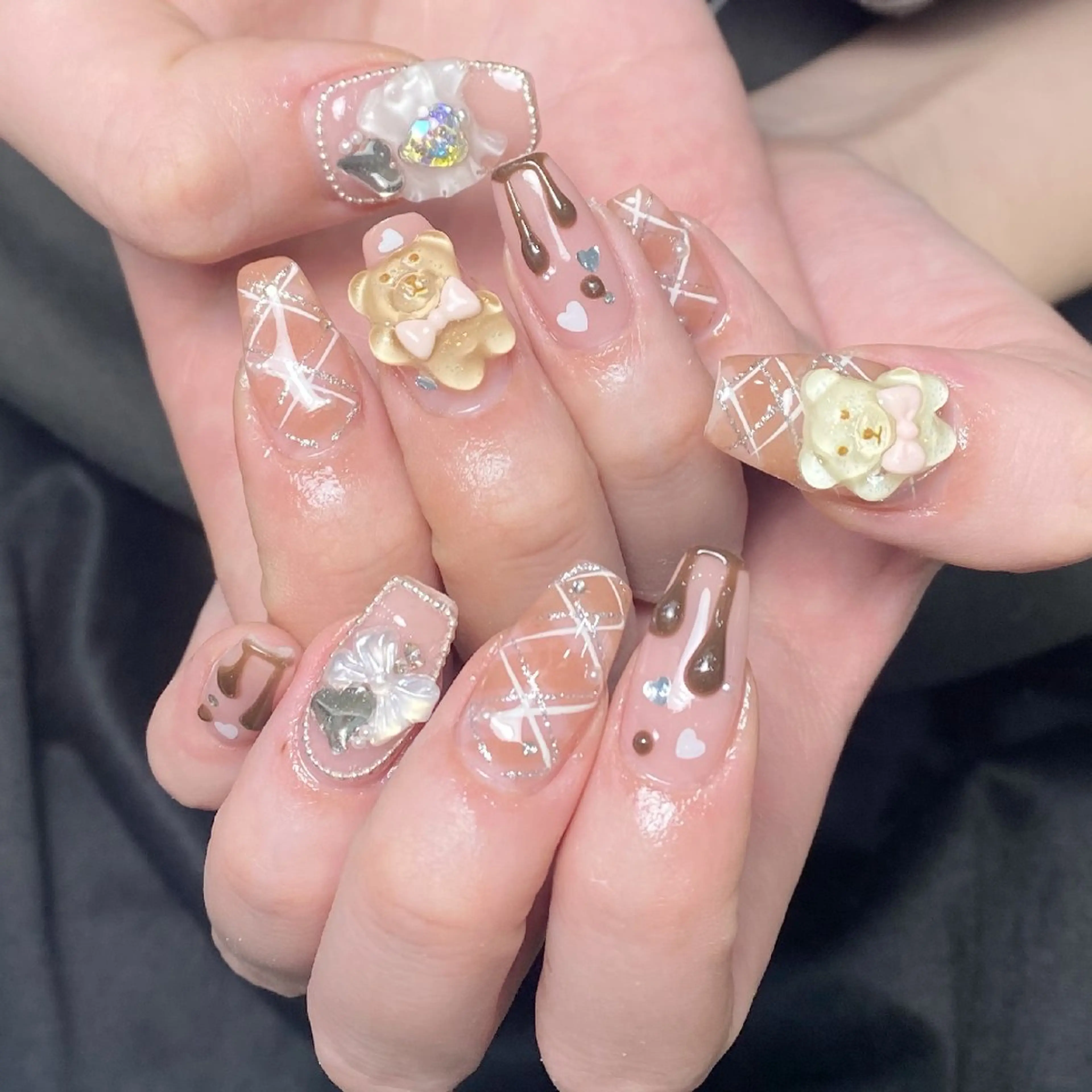 ネイル チークネイル フレンチネイル ジェルネイル ガーリー キラキラネイル ハンドネイル UM Nail Salonのネイルデザイン