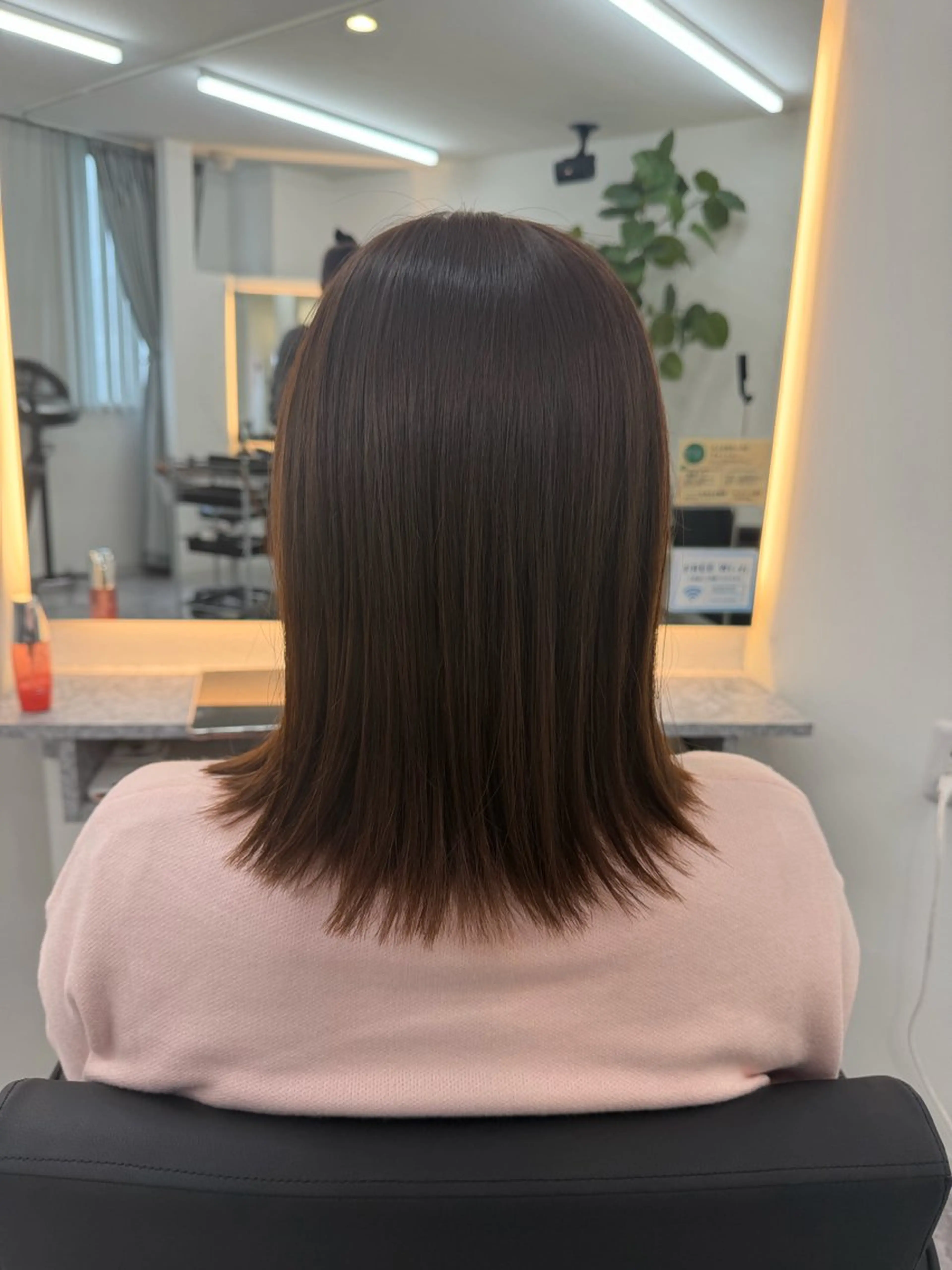 ミディアム 外ハネヘア カット ヘアカラー ONE CONCEPT【ワンコンセプト】所属・飯味 華菜のヘアスタイル