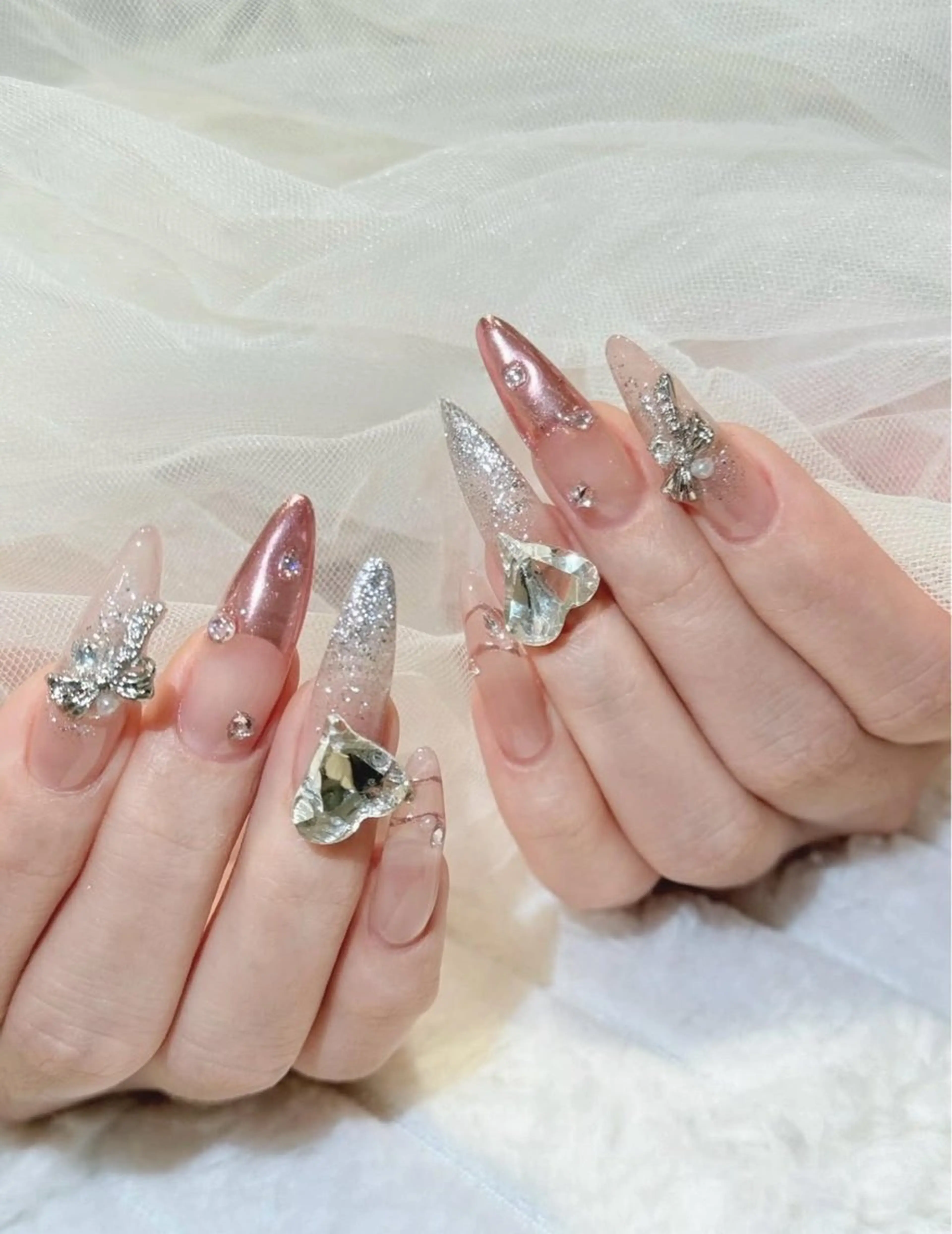 ネイル フラッシュネイル フレンチネイル グラデーション キラキラネイル 韓国ネイル ハンドネイル Lina nail所属・Lunaa 池袋のネイルデザイン