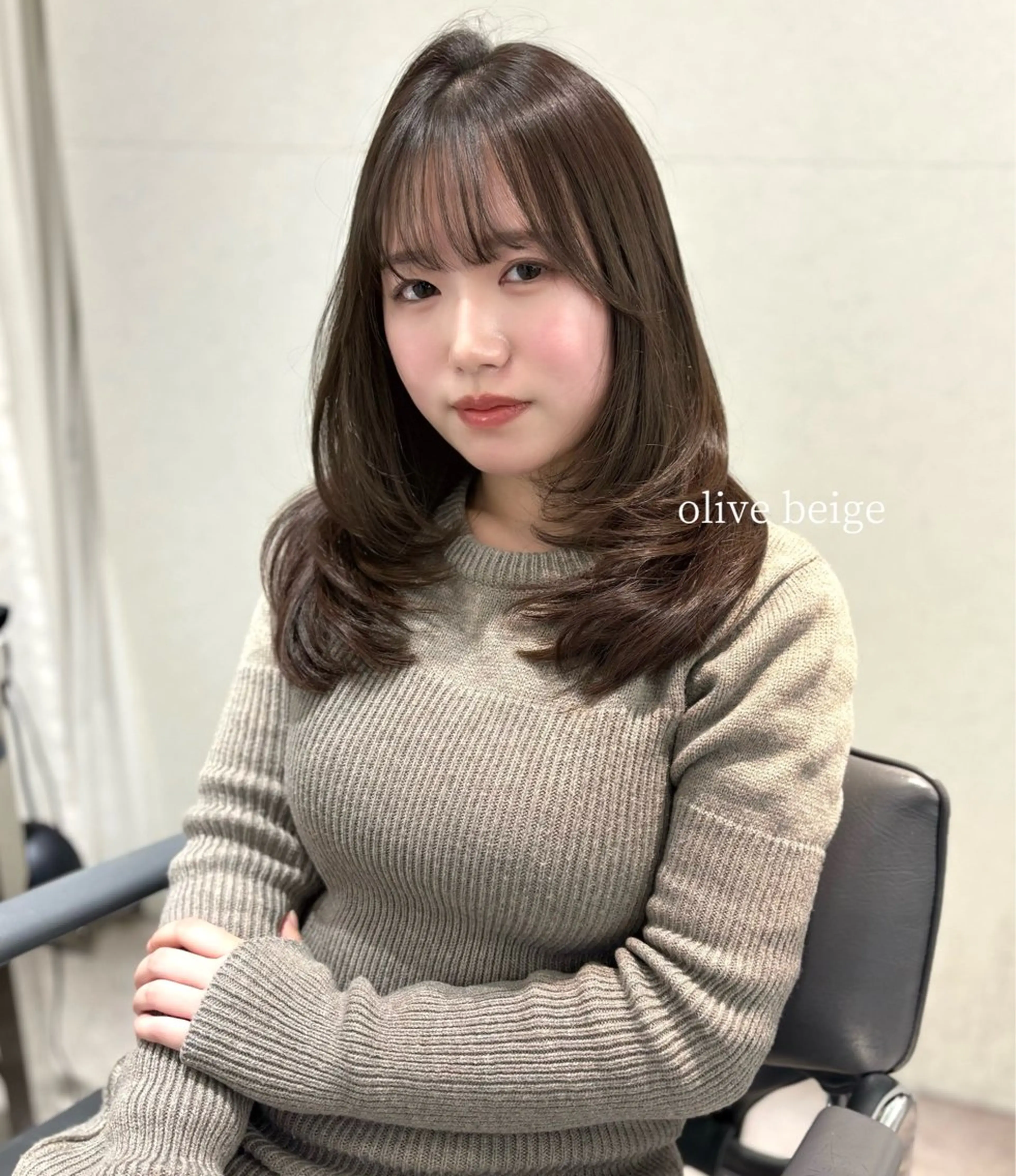 セミロング カラー ベージュカラー オリーブベージュ カット ヘアカラー トリートメント MEI🎀つやカラー 🎀レイヤー🎀渋谷のヘアスタイル