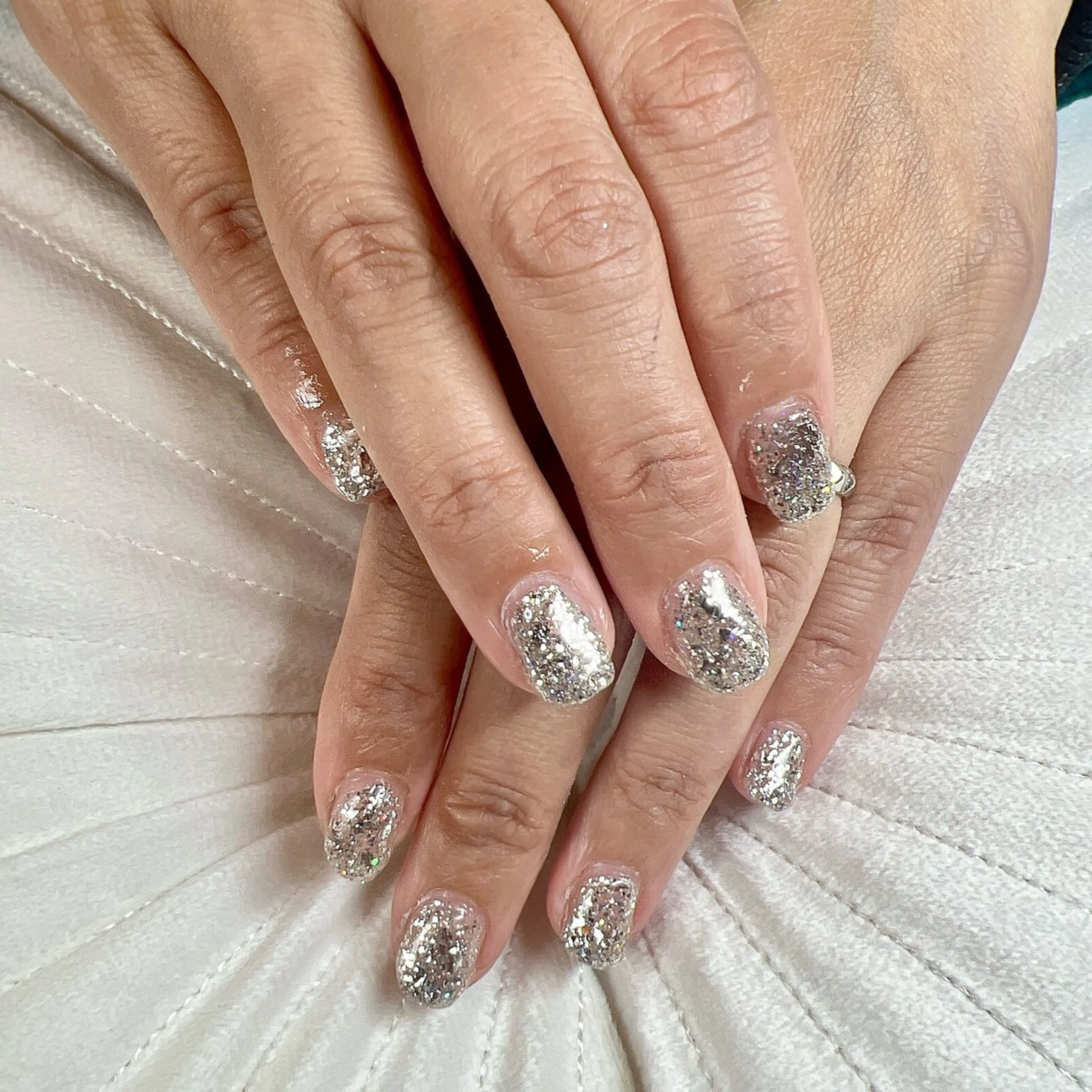 ネイル ラメ(グリッター) ワンカラーネイル キャンアイドレッシー六本木店所属・MIKA／耳ツボ ／マグネットネイルのネイルデザイン